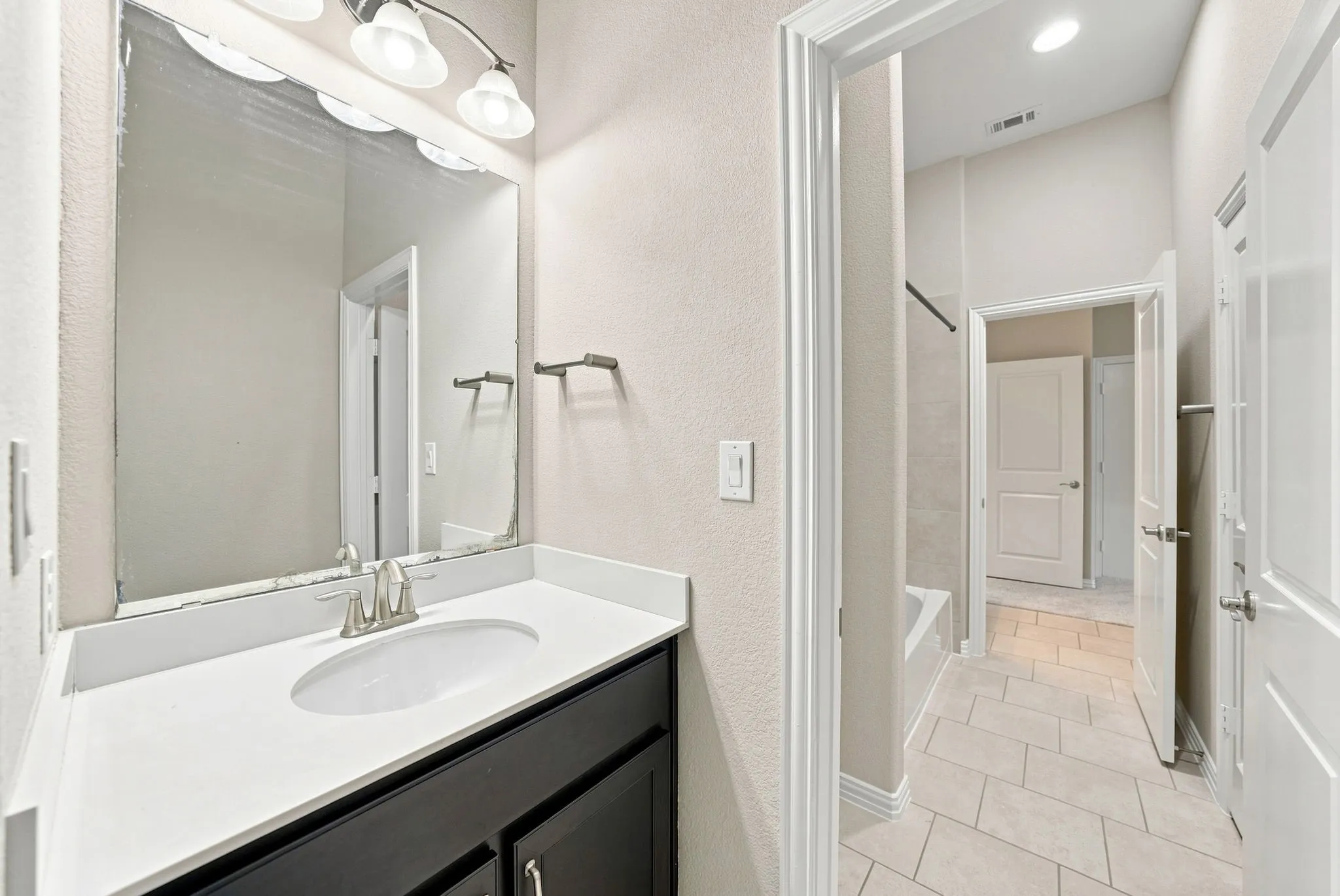Single Family Residence For Sale in Denton County , 3744 Manchester, The Colony, Texas 75056, 4 Bedroom, 4 Bathroom, 2 Garage spaces, 3,505 Sqft, built in 2016, mls#21373844, Real Estate Agent in The Colony, Homes For Sale in Denton county, Homes For Sale in The Colony, Realtor in The Colony Texas, Real Estate Brokerage Independent Realty Texas, Luminita Cordes Realtor