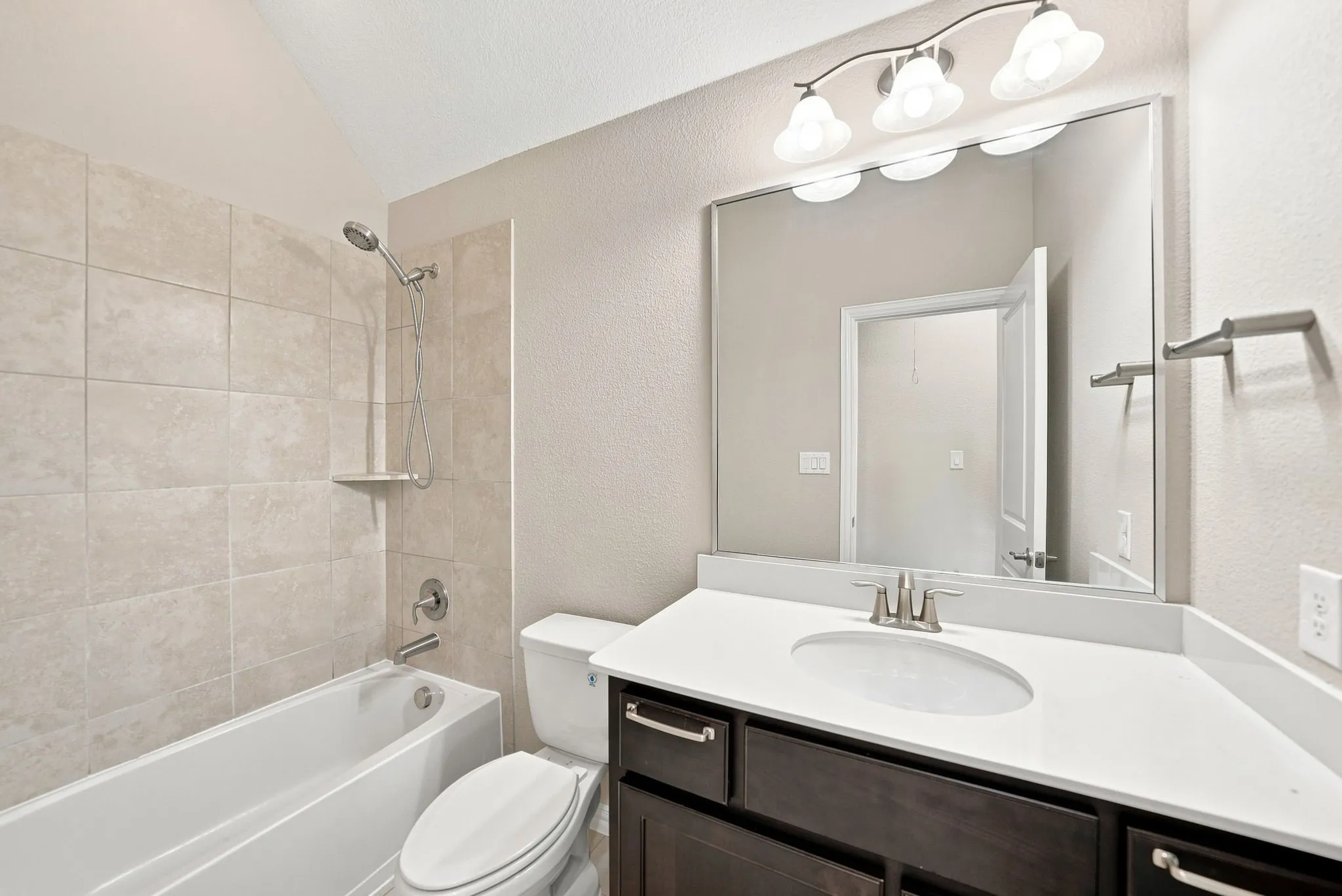 Single Family Residence For Sale in Denton County , 3744 Manchester, The Colony, Texas 75056, 4 Bedroom, 4 Bathroom, 2 Garage spaces, 3,505 Sqft, built in 2016, mls#21373844, Real Estate Agent in The Colony, Homes For Sale in Denton county, Homes For Sale in The Colony, Realtor in The Colony Texas, Real Estate Brokerage Independent Realty Texas, Luminita Cordes Realtor