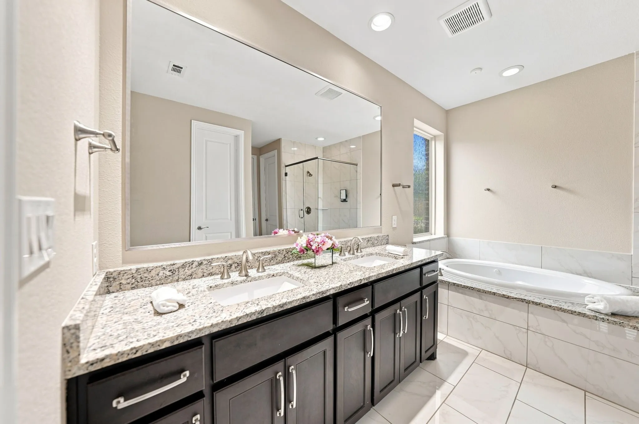 Single Family Residence For Sale in Denton County , 3744 Manchester, The Colony, Texas 75056, 4 Bedroom, 4 Bathroom, 2 Garage spaces, 3,505 Sqft, built in 2016, mls#21373844, Real Estate Agent in The Colony, Homes For Sale in Denton county, Homes For Sale in The Colony, Realtor in The Colony Texas, Real Estate Brokerage Independent Realty Texas, Luminita Cordes Realtor