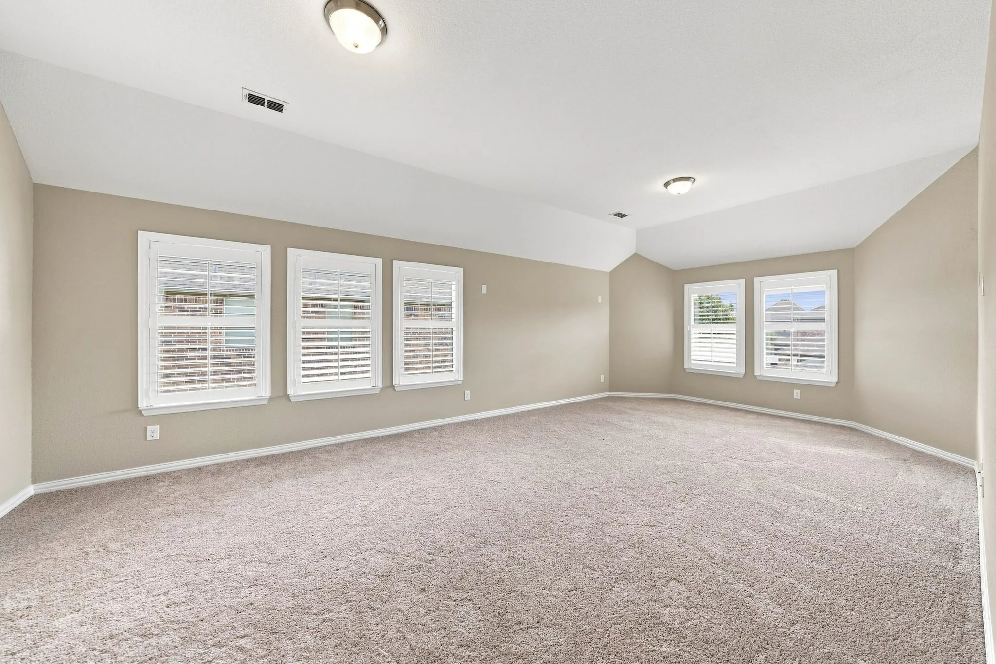 Single Family Residence For Sale in Denton County , 3744 Manchester, The Colony, Texas 75056, 4 Bedroom, 4 Bathroom, 2 Garage spaces, 3,505 Sqft, built in 2016, mls#21373844, Real Estate Agent in The Colony, Homes For Sale in Denton county, Homes For Sale in The Colony, Realtor in The Colony Texas, Real Estate Brokerage Independent Realty Texas, Luminita Cordes Realtor