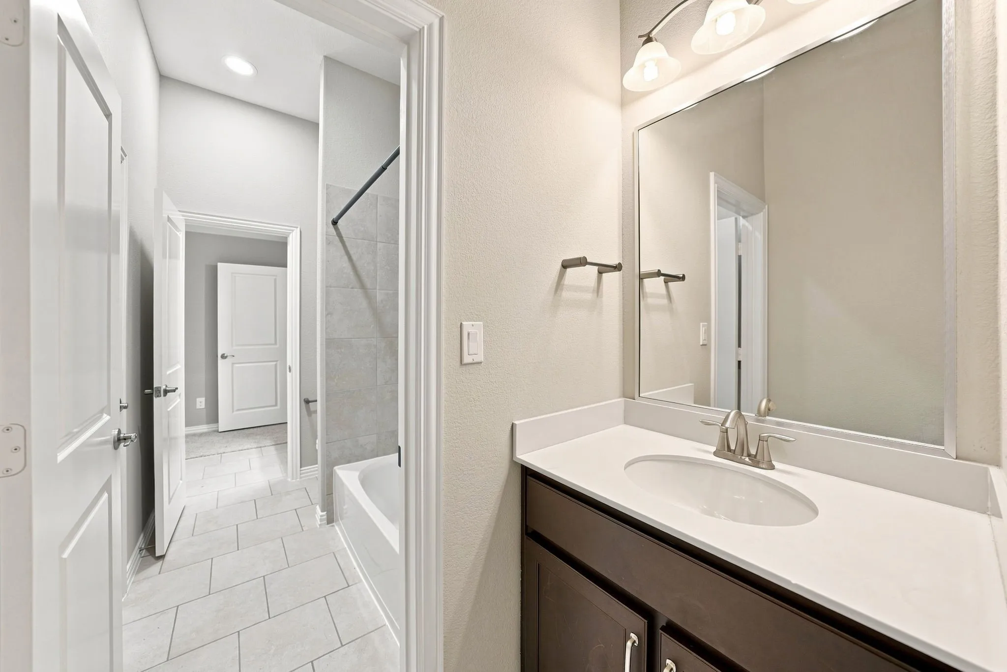 Single Family Residence For Sale in Denton County , 3744 Manchester, The Colony, Texas 75056, 4 Bedroom, 4 Bathroom, 2 Garage spaces, 3,505 Sqft, built in 2016, mls#21373844, Real Estate Agent in The Colony, Homes For Sale in Denton county, Homes For Sale in The Colony, Realtor in The Colony Texas, Real Estate Brokerage Independent Realty Texas, Luminita Cordes Realtor