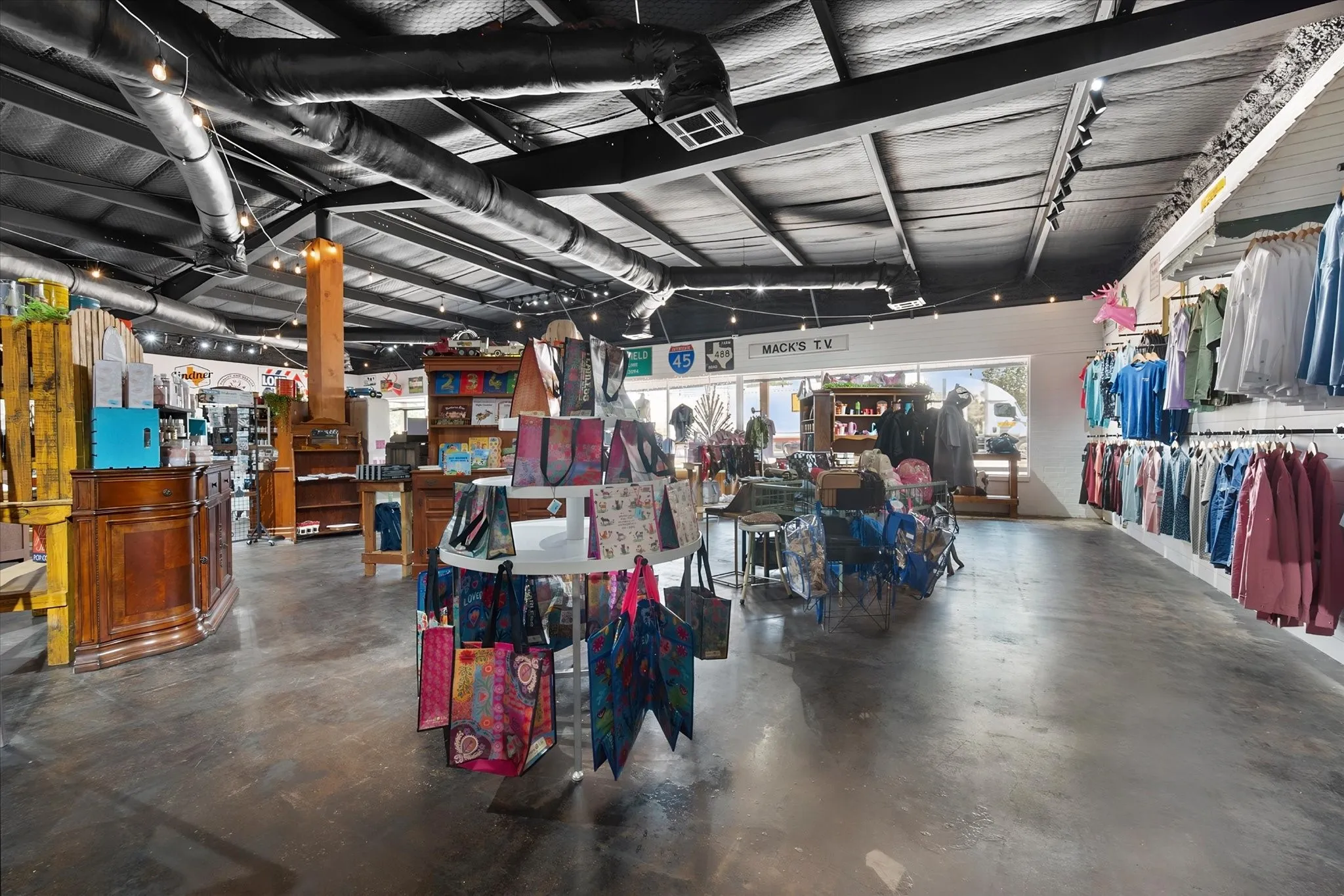 Business For Sale in Freestone County , 503 E Commerce Street 513, Fairfield, Texas 75840, 0, 0, Garage spaces, 4,200 Sqft, built in 1979, mls#21372388, Real Estate Agent in Fairfield, Homes For Sale in Freestone county, Homes For Sale in Fairfield, Realtor in Fairfield Texas, Real Estate Brokerage Independent Realty Texas, Luminita Cordes Realtor