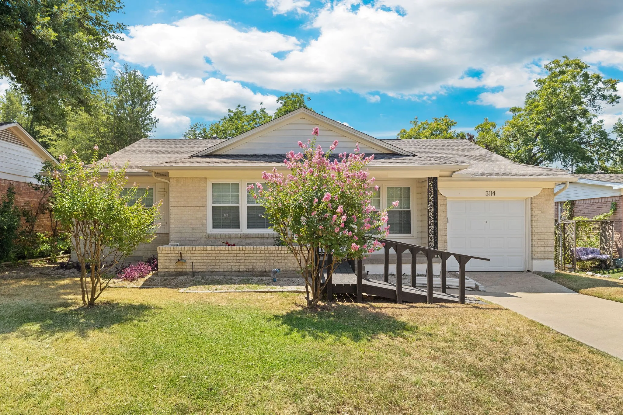 Single Family Residence For Sale in Dallas County , 3114 San Medina Avenue, Dallas, Texas 75228, 3 Bedroom, 1 Bathroom, 1 Garage spaces, 1,144 Sqft, built in 1954, mls#21373860, Real Estate Agent in Dallas, Homes For Sale in Dallas county, Homes For Sale in Dallas, Realtor in Dallas Texas, Real Estate Brokerage Independent Realty Texas, Luminita Cordes Realtor