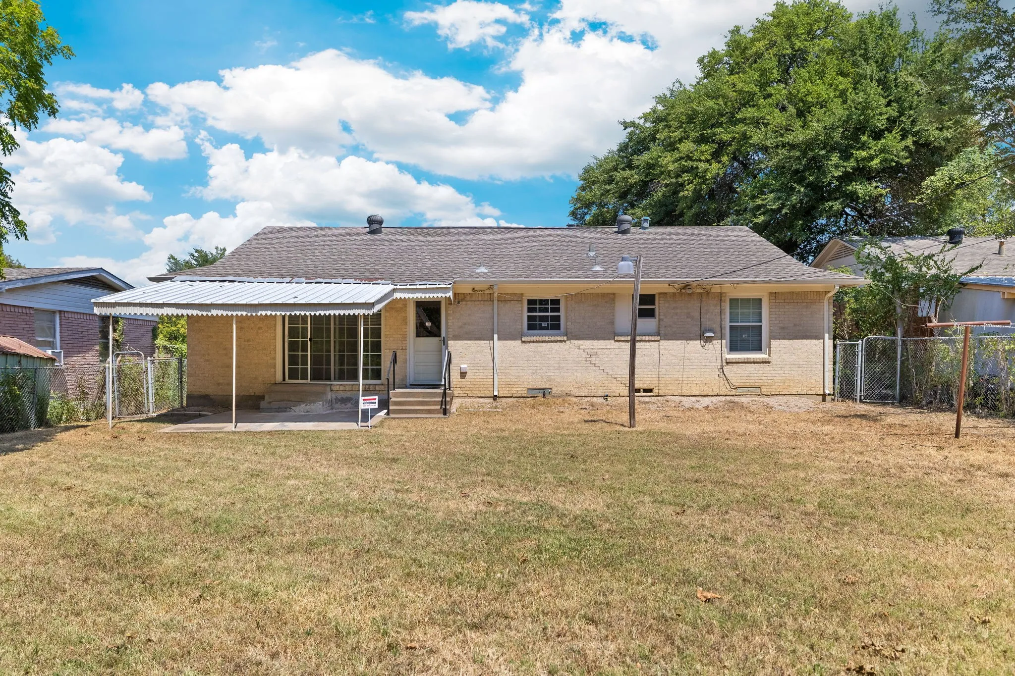 Single Family Residence For Sale in Dallas County , 3114 San Medina Avenue, Dallas, Texas 75228, 3 Bedroom, 1 Bathroom, 1 Garage spaces, 1,144 Sqft, built in 1954, mls#21373860, Real Estate Agent in Dallas, Homes For Sale in Dallas county, Homes For Sale in Dallas, Realtor in Dallas Texas, Real Estate Brokerage Independent Realty Texas, Luminita Cordes Realtor