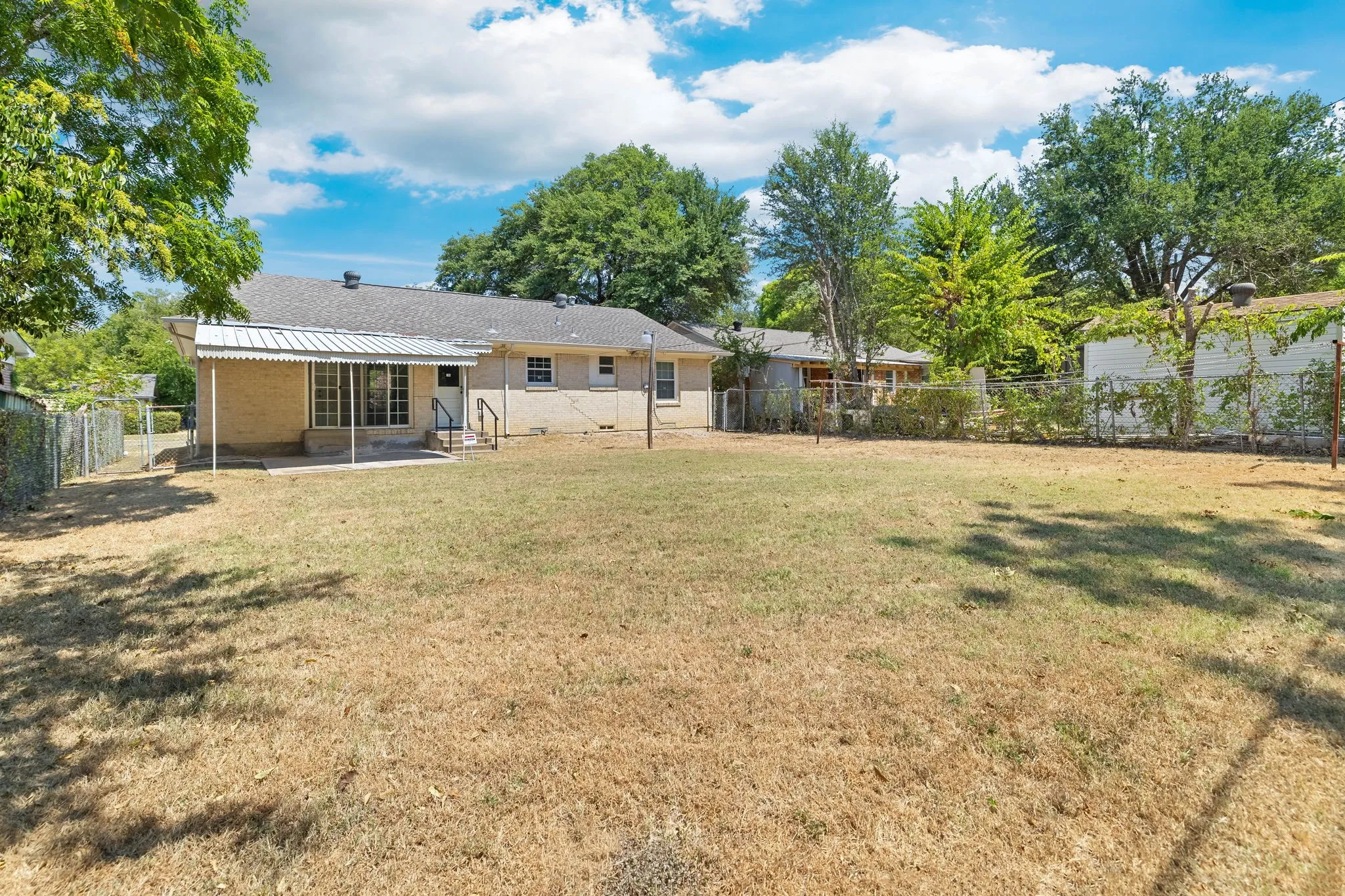 Single Family Residence For Sale in Dallas County , 3114 San Medina Avenue, Dallas, Texas 75228, 3 Bedroom, 1 Bathroom, 1 Garage spaces, 1,144 Sqft, built in 1954, mls#21373860, Real Estate Agent in Dallas, Homes For Sale in Dallas county, Homes For Sale in Dallas, Realtor in Dallas Texas, Real Estate Brokerage Independent Realty Texas, Luminita Cordes Realtor
