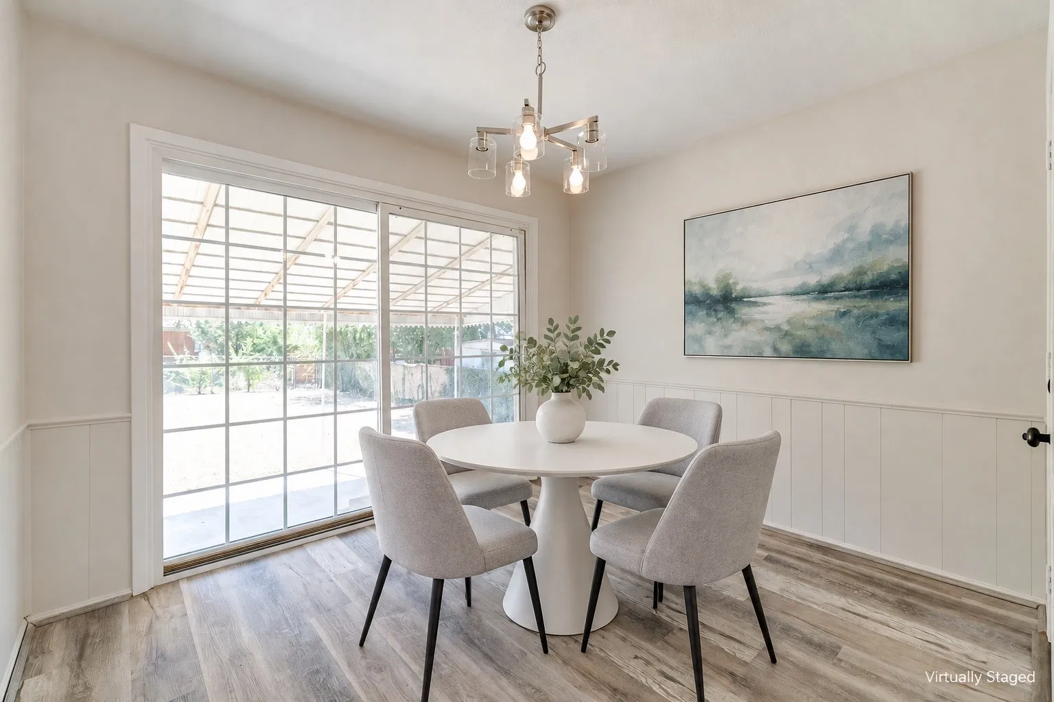 this room has been virtually staged