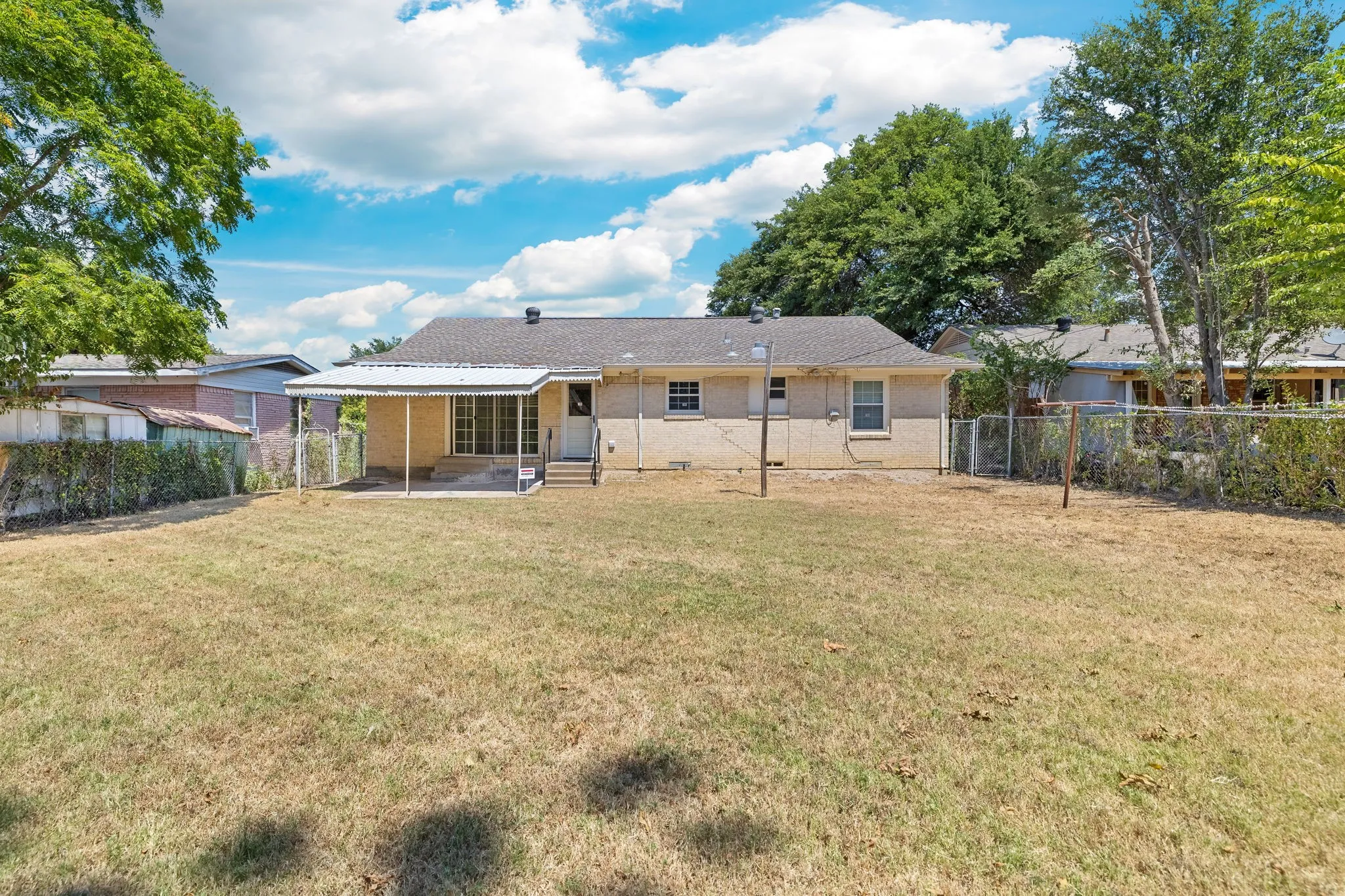 Single Family Residence For Sale in Dallas County , 3114 San Medina Avenue, Dallas, Texas 75228, 3 Bedroom, 1 Bathroom, 1 Garage spaces, 1,144 Sqft, built in 1954, mls#21373860, Real Estate Agent in Dallas, Homes For Sale in Dallas county, Homes For Sale in Dallas, Realtor in Dallas Texas, Real Estate Brokerage Independent Realty Texas, Luminita Cordes Realtor