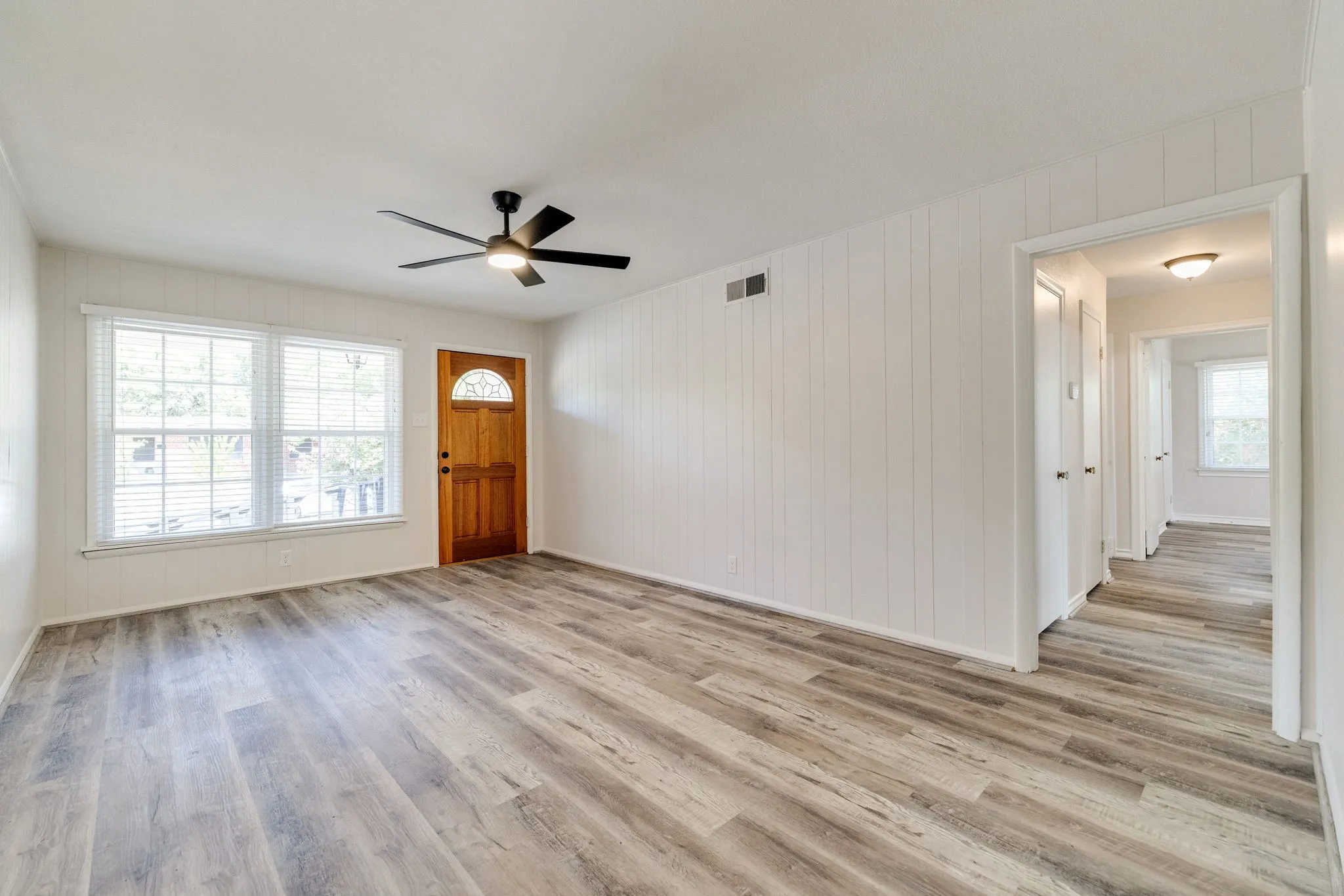 Single Family Residence For Sale in Dallas County , 3114 San Medina Avenue, Dallas, Texas 75228, 3 Bedroom, 1 Bathroom, 1 Garage spaces, 1,144 Sqft, built in 1954, mls#21373860, Real Estate Agent in Dallas, Homes For Sale in Dallas county, Homes For Sale in Dallas, Realtor in Dallas Texas, Real Estate Brokerage Independent Realty Texas, Luminita Cordes Realtor