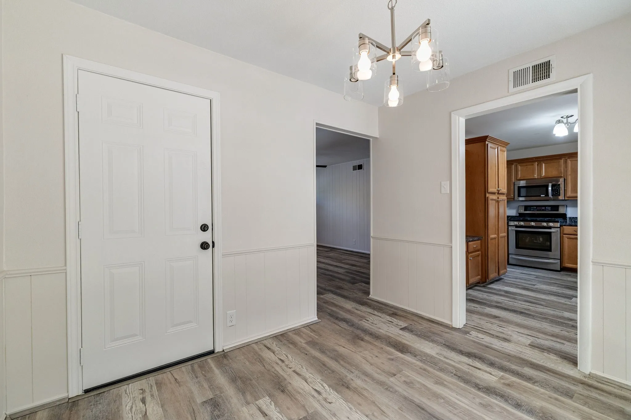Single Family Residence For Sale in Dallas County , 3114 San Medina Avenue, Dallas, Texas 75228, 3 Bedroom, 1 Bathroom, 1 Garage spaces, 1,144 Sqft, built in 1954, mls#21373860, Real Estate Agent in Dallas, Homes For Sale in Dallas county, Homes For Sale in Dallas, Realtor in Dallas Texas, Real Estate Brokerage Independent Realty Texas, Luminita Cordes Realtor