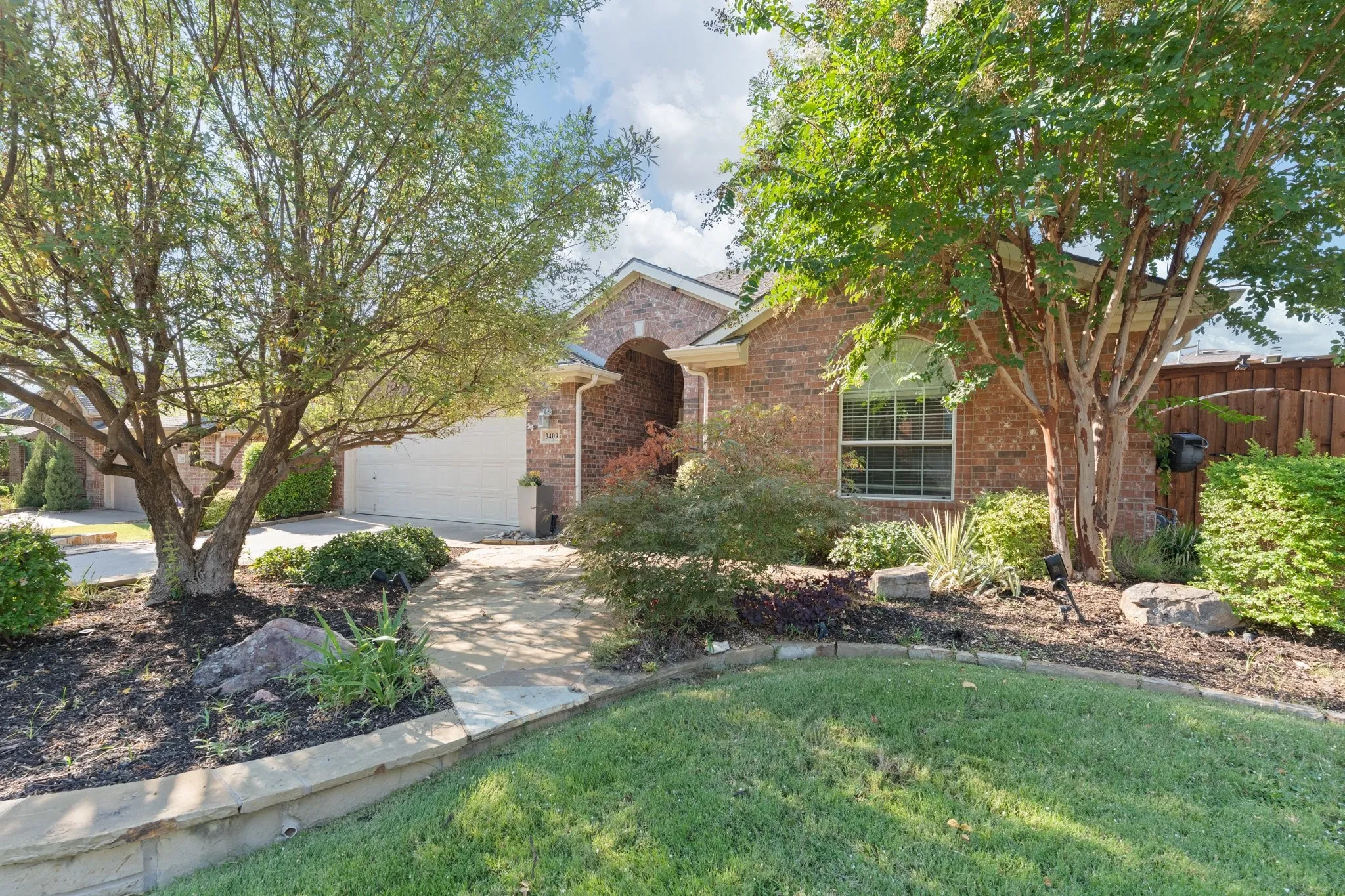 Single Family Residence For Sale in Tarrant County , 3409 Ballard Drive, Grapevine, Texas 76092, 3 Bedroom, 2 Bathroom, 2 Garage spaces, 2,105 Sqft, built in 2005, mls#21373387, Real Estate Agent in Grapevine, Homes For Sale in Tarrant county, Homes For Sale in Grapevine, Realtor in Grapevine Texas, Real Estate Brokerage Independent Realty Texas, Luminita Cordes Realtor