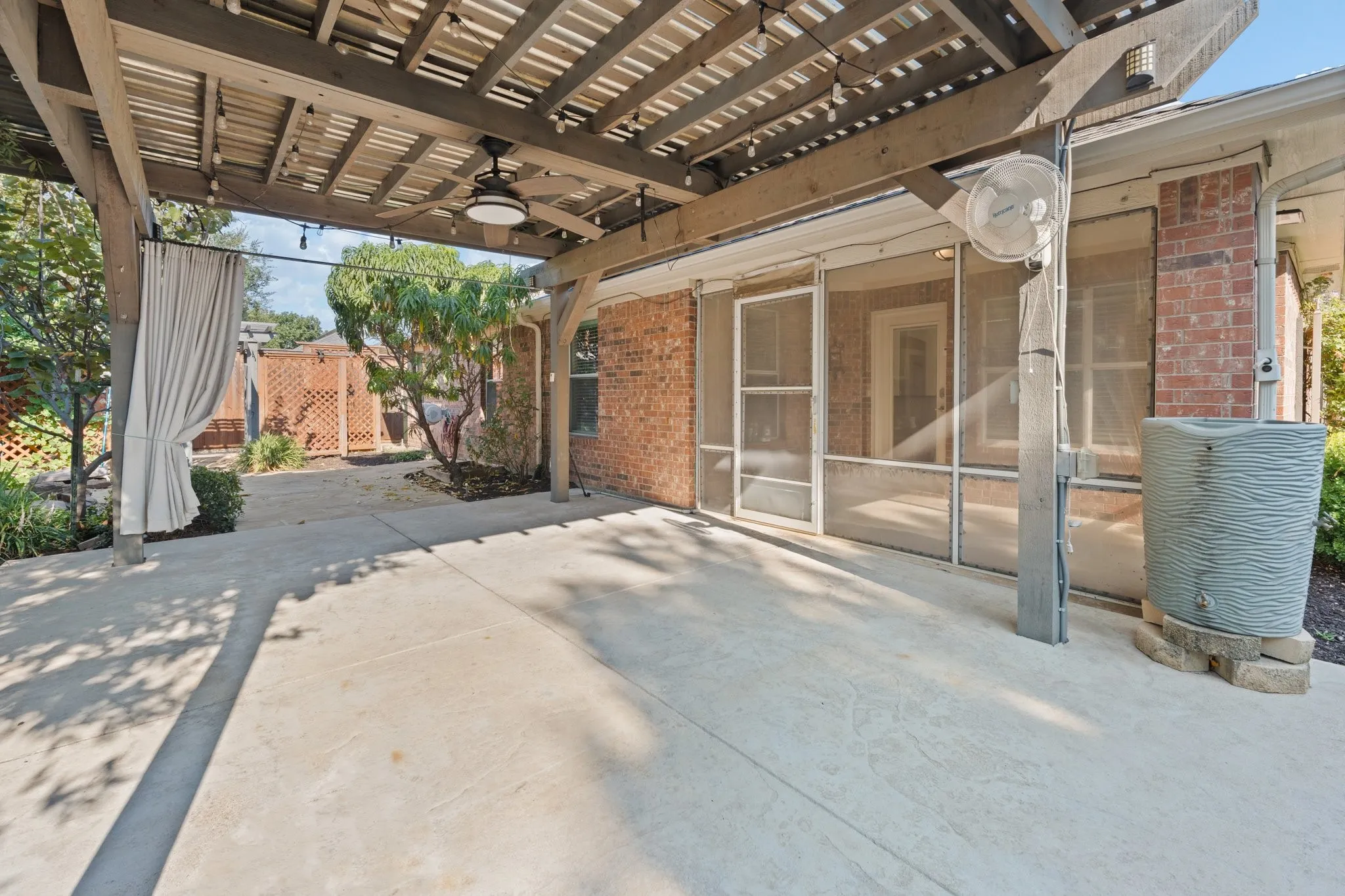 Single Family Residence For Sale in Tarrant County , 3409 Ballard Drive, Grapevine, Texas 76092, 3 Bedroom, 2 Bathroom, 2 Garage spaces, 2,105 Sqft, built in 2005, mls#21373387, Real Estate Agent in Grapevine, Homes For Sale in Tarrant county, Homes For Sale in Grapevine, Realtor in Grapevine Texas, Real Estate Brokerage Independent Realty Texas, Luminita Cordes Realtor