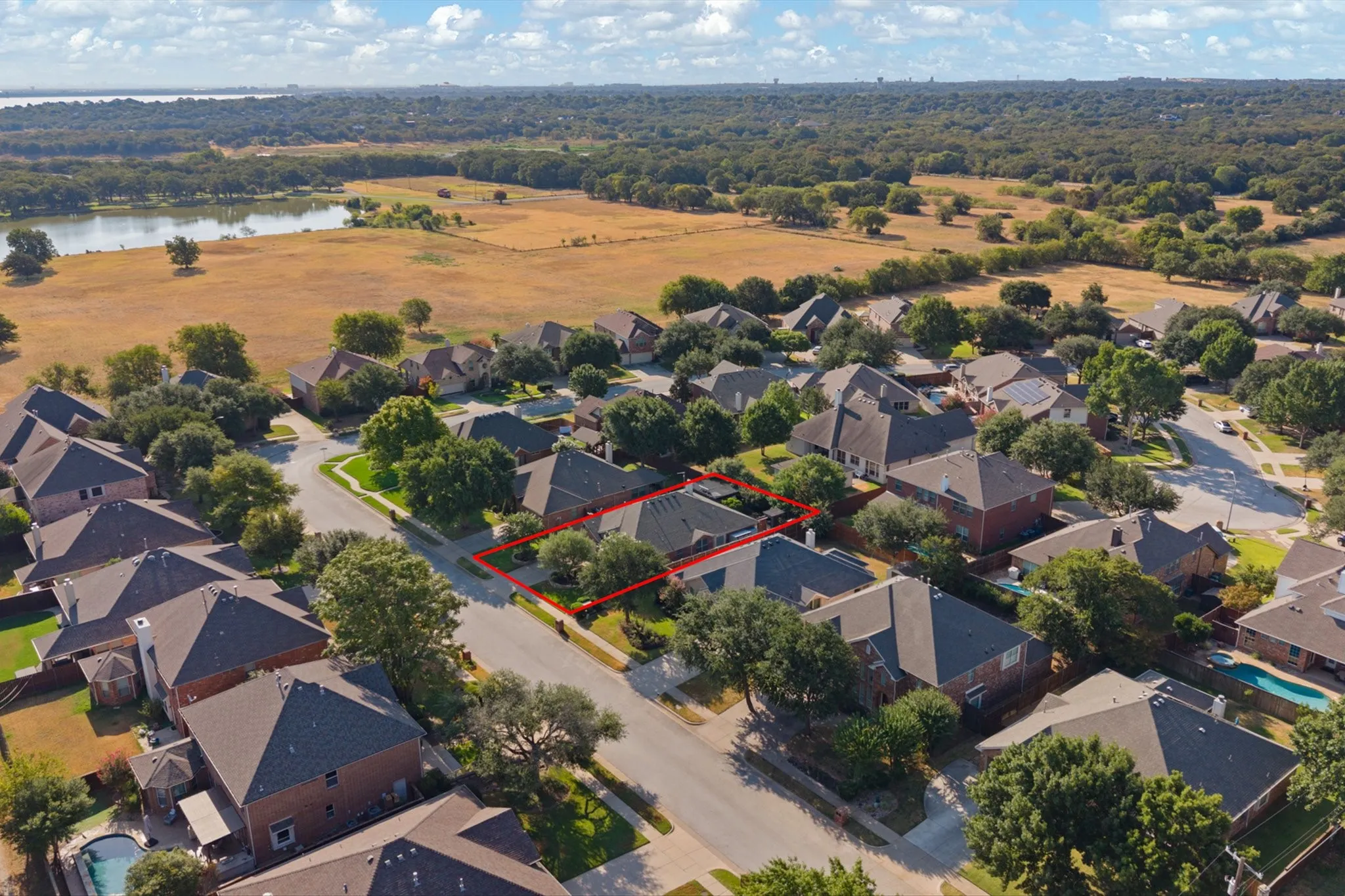 Single Family Residence For Sale in Tarrant County , 3409 Ballard Drive, Grapevine, Texas 76092, 3 Bedroom, 2 Bathroom, 2 Garage spaces, 2,105 Sqft, built in 2005, mls#21373387, Real Estate Agent in Grapevine, Homes For Sale in Tarrant county, Homes For Sale in Grapevine, Realtor in Grapevine Texas, Real Estate Brokerage Independent Realty Texas, Luminita Cordes Realtor
