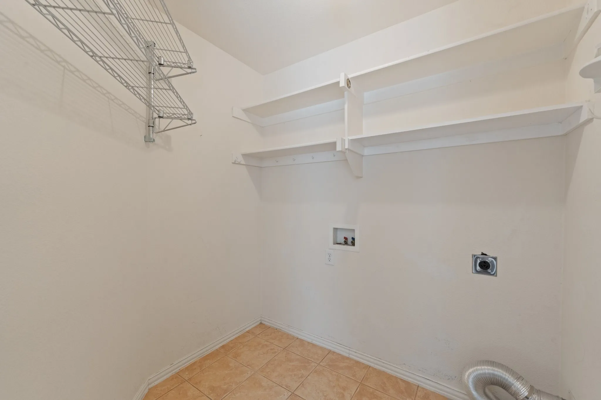 Single Family Residence For Sale in Tarrant County , 3409 Ballard Drive, Grapevine, Texas 76092, 3 Bedroom, 2 Bathroom, 2 Garage spaces, 2,105 Sqft, built in 2005, mls#21373387, Real Estate Agent in Grapevine, Homes For Sale in Tarrant county, Homes For Sale in Grapevine, Realtor in Grapevine Texas, Real Estate Brokerage Independent Realty Texas, Luminita Cordes Realtor