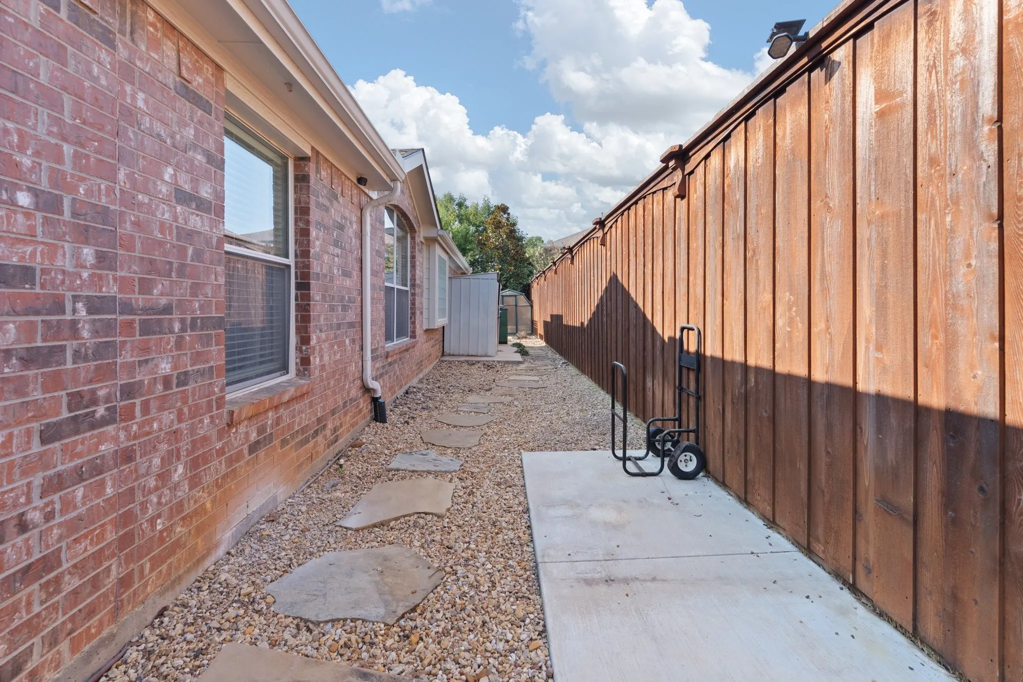 Single Family Residence For Sale in Tarrant County , 3409 Ballard Drive, Grapevine, Texas 76092, 3 Bedroom, 2 Bathroom, 2 Garage spaces, 2,105 Sqft, built in 2005, mls#21373387, Real Estate Agent in Grapevine, Homes For Sale in Tarrant county, Homes For Sale in Grapevine, Realtor in Grapevine Texas, Real Estate Brokerage Independent Realty Texas, Luminita Cordes Realtor