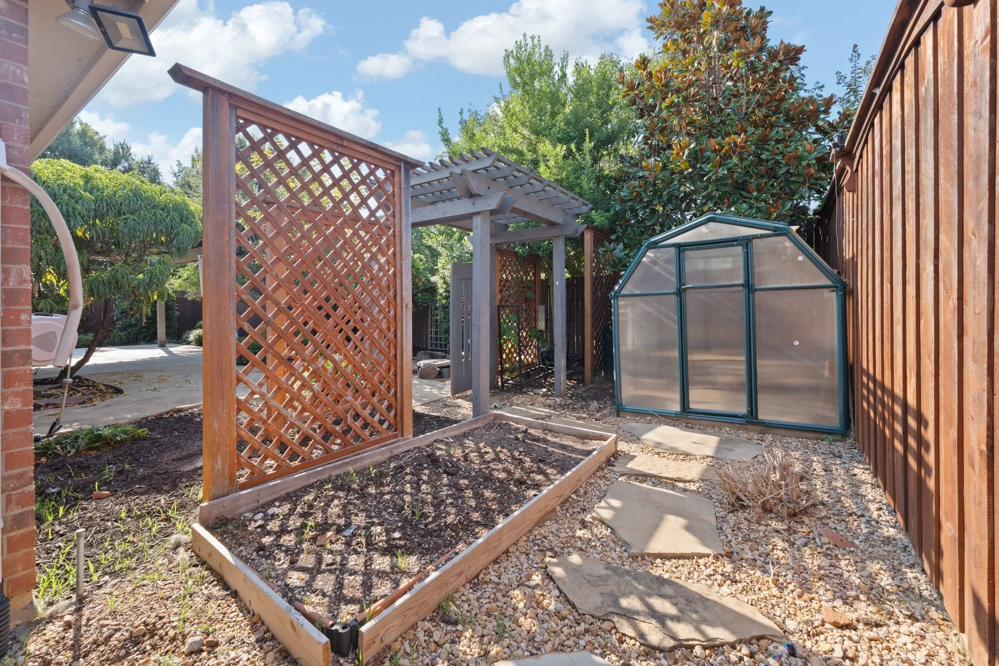 Single Family Residence For Sale in Tarrant County , 3409 Ballard Drive, Grapevine, Texas 76092, 3 Bedroom, 2 Bathroom, 2 Garage spaces, 2,105 Sqft, built in 2005, mls#21373387, Real Estate Agent in Grapevine, Homes For Sale in Tarrant county, Homes For Sale in Grapevine, Realtor in Grapevine Texas, Real Estate Brokerage Independent Realty Texas, Luminita Cordes Realtor