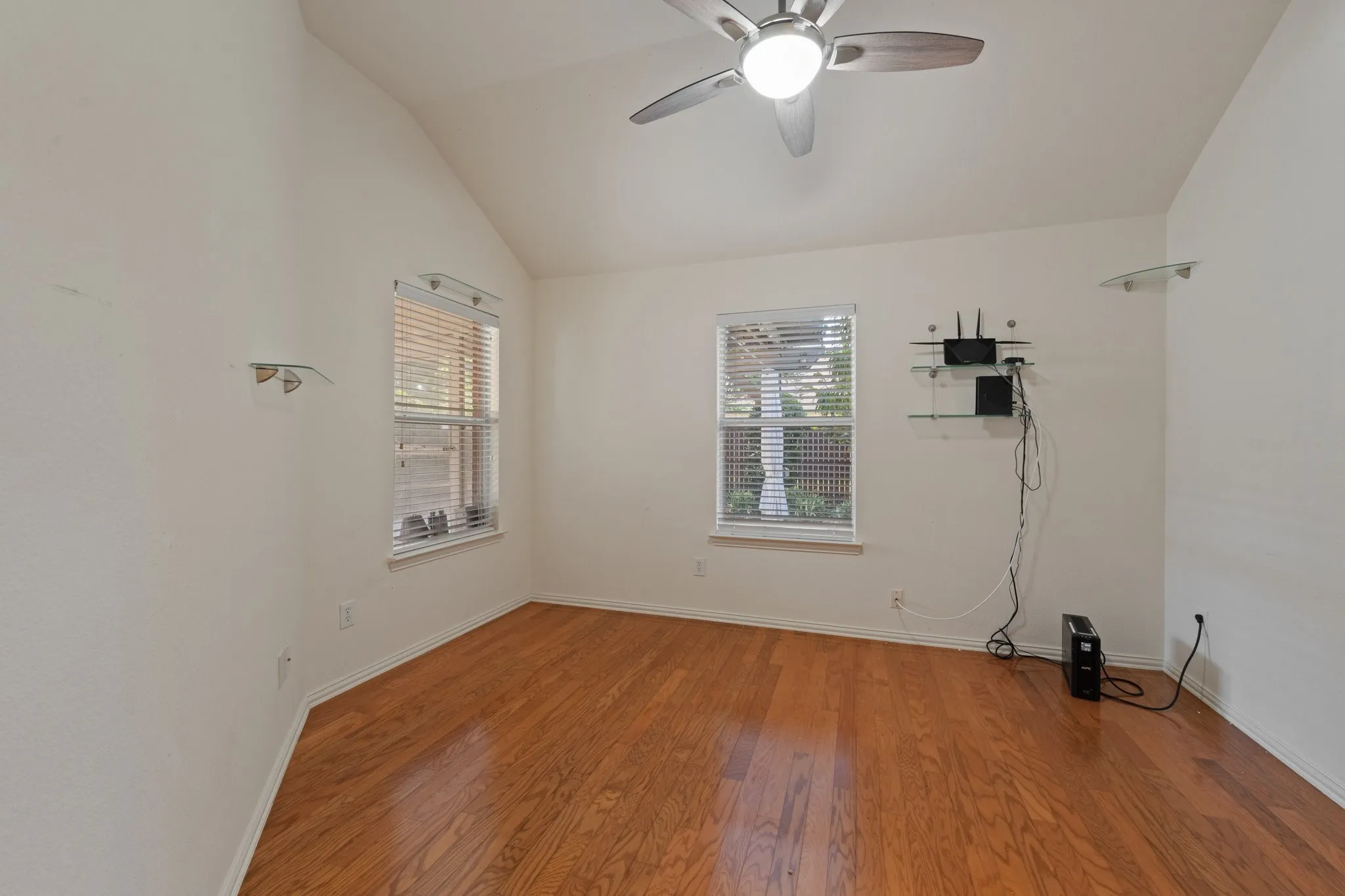 Single Family Residence For Sale in Tarrant County , 3409 Ballard Drive, Grapevine, Texas 76092, 3 Bedroom, 2 Bathroom, 2 Garage spaces, 2,105 Sqft, built in 2005, mls#21373387, Real Estate Agent in Grapevine, Homes For Sale in Tarrant county, Homes For Sale in Grapevine, Realtor in Grapevine Texas, Real Estate Brokerage Independent Realty Texas, Luminita Cordes Realtor