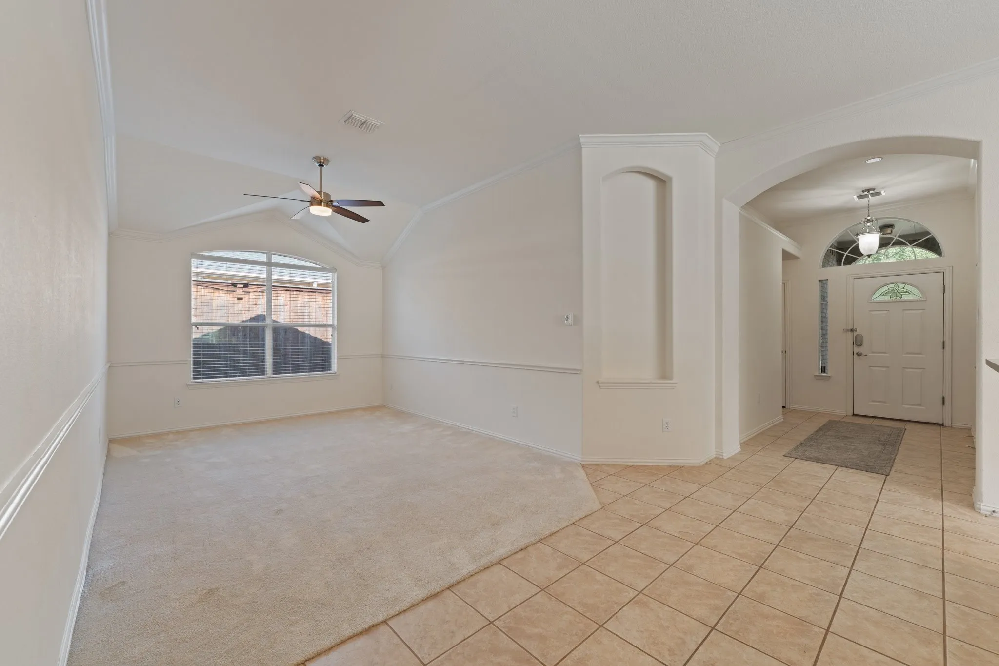 Single Family Residence For Sale in Tarrant County , 3409 Ballard Drive, Grapevine, Texas 76092, 3 Bedroom, 2 Bathroom, 2 Garage spaces, 2,105 Sqft, built in 2005, mls#21373387, Real Estate Agent in Grapevine, Homes For Sale in Tarrant county, Homes For Sale in Grapevine, Realtor in Grapevine Texas, Real Estate Brokerage Independent Realty Texas, Luminita Cordes Realtor