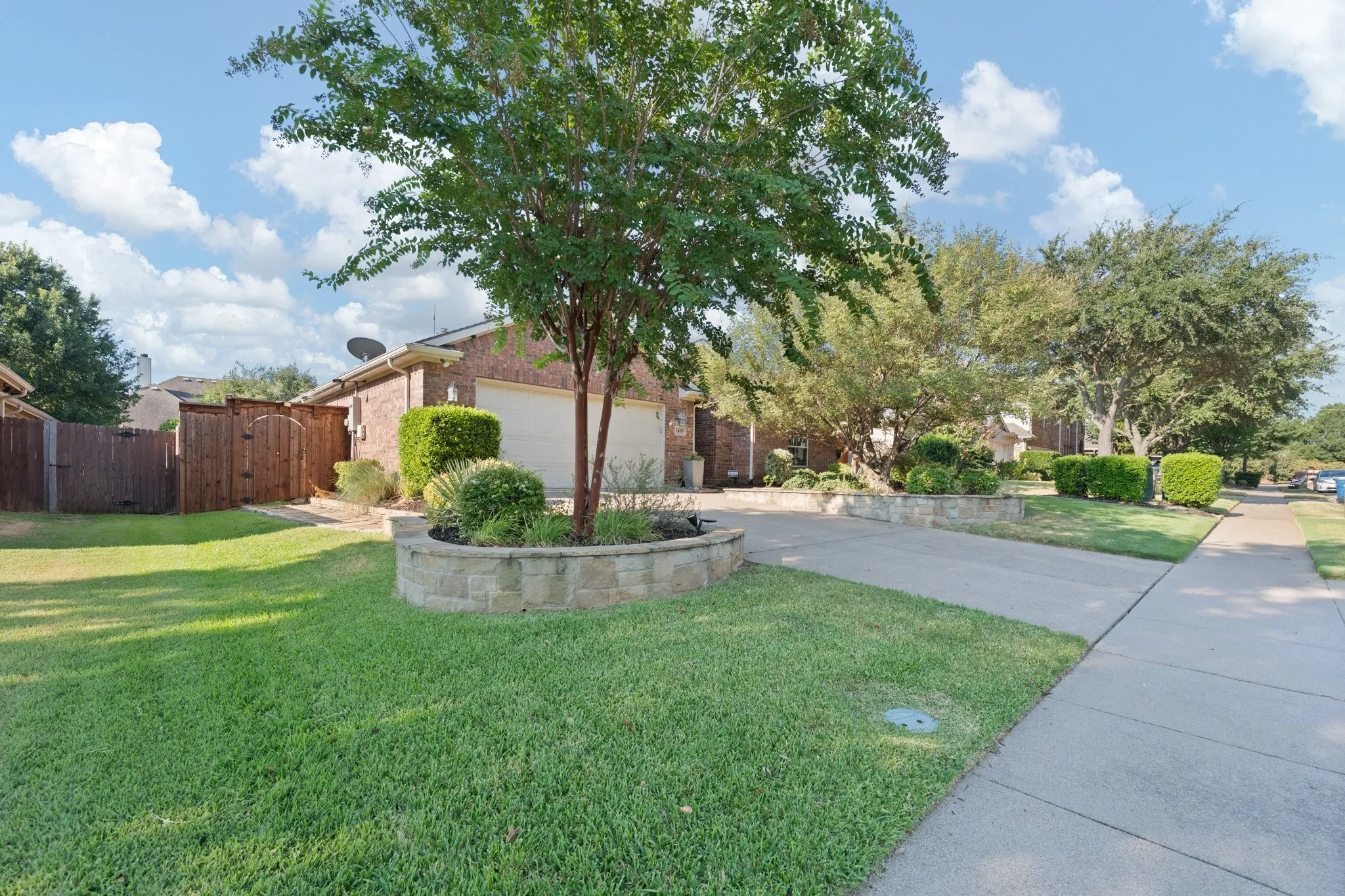 Single Family Residence For Sale in Tarrant County , 3409 Ballard Drive, Grapevine, Texas 76092, 3 Bedroom, 2 Bathroom, 2 Garage spaces, 2,105 Sqft, built in 2005, mls#21373387, Real Estate Agent in Grapevine, Homes For Sale in Tarrant county, Homes For Sale in Grapevine, Realtor in Grapevine Texas, Real Estate Brokerage Independent Realty Texas, Luminita Cordes Realtor