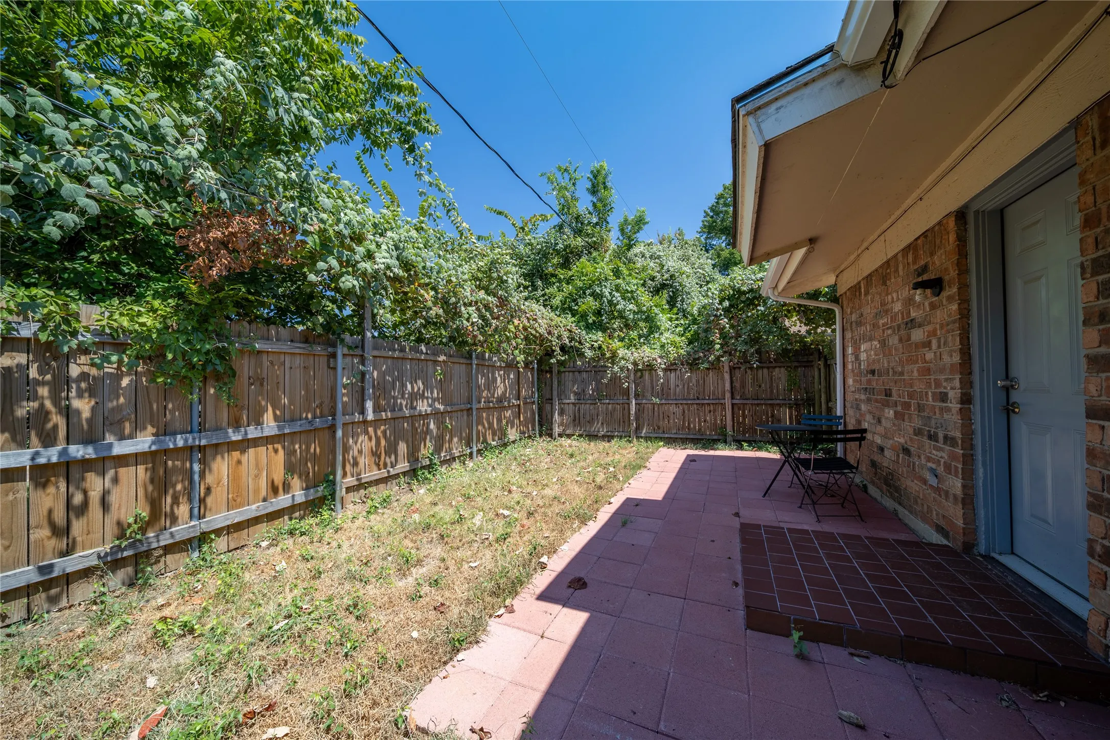 Duplex For Rent in Tarrant County , 414 Donnell Drive B, Arlington, Texas 76012, 2 Bedroom, 1 Bathroom, Garage spaces, 896 Sqft, built in 1972, mls#21373814, Real Estate Agent in Arlington, Homes For Rent in Tarrant county, Homes For Rent in Arlington, Realtor in Arlington Texas, Real Estate Brokerage Independent Realty Texas, Luminita Cordes Realtor