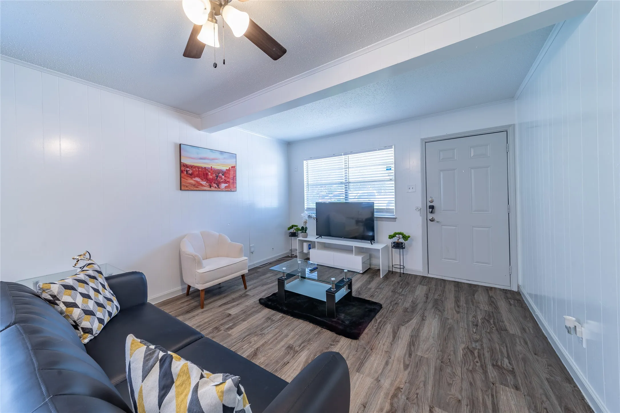 Duplex For Rent in Tarrant County , 414 Donnell Drive B, Arlington, Texas 76012, 2 Bedroom, 1 Bathroom, Garage spaces, 896 Sqft, built in 1972, mls#21373814, Real Estate Agent in Arlington, Homes For Rent in Tarrant county, Homes For Rent in Arlington, Realtor in Arlington Texas, Real Estate Brokerage Independent Realty Texas, Luminita Cordes Realtor