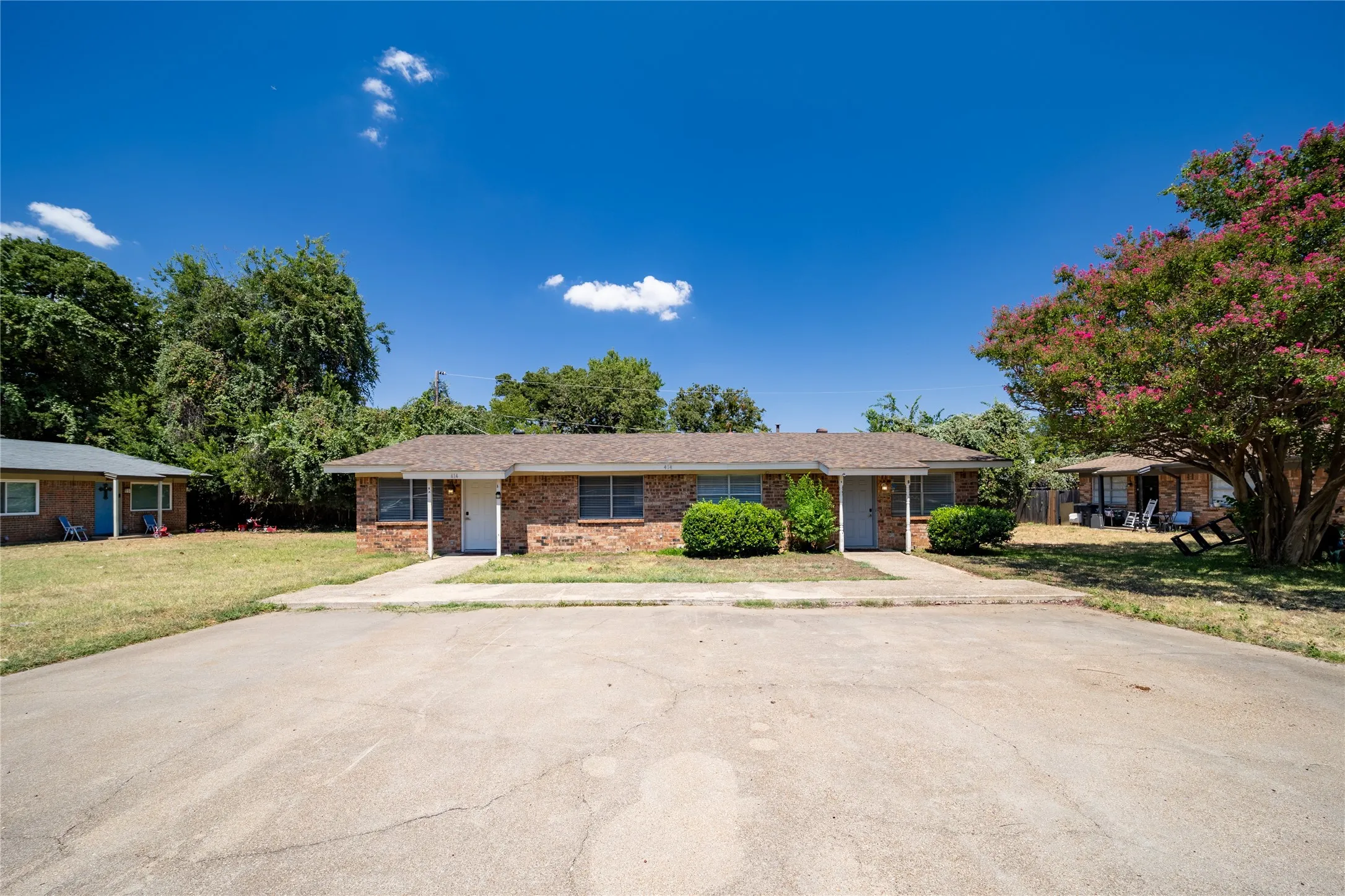 Duplex For Rent in Tarrant County , 414 Donnell Drive B, Arlington, Texas 76012, 2 Bedroom, 1 Bathroom, Garage spaces, 896 Sqft, built in 1972, mls#21373814, Real Estate Agent in Arlington, Homes For Rent in Tarrant county, Homes For Rent in Arlington, Realtor in Arlington Texas, Real Estate Brokerage Independent Realty Texas, Luminita Cordes Realtor