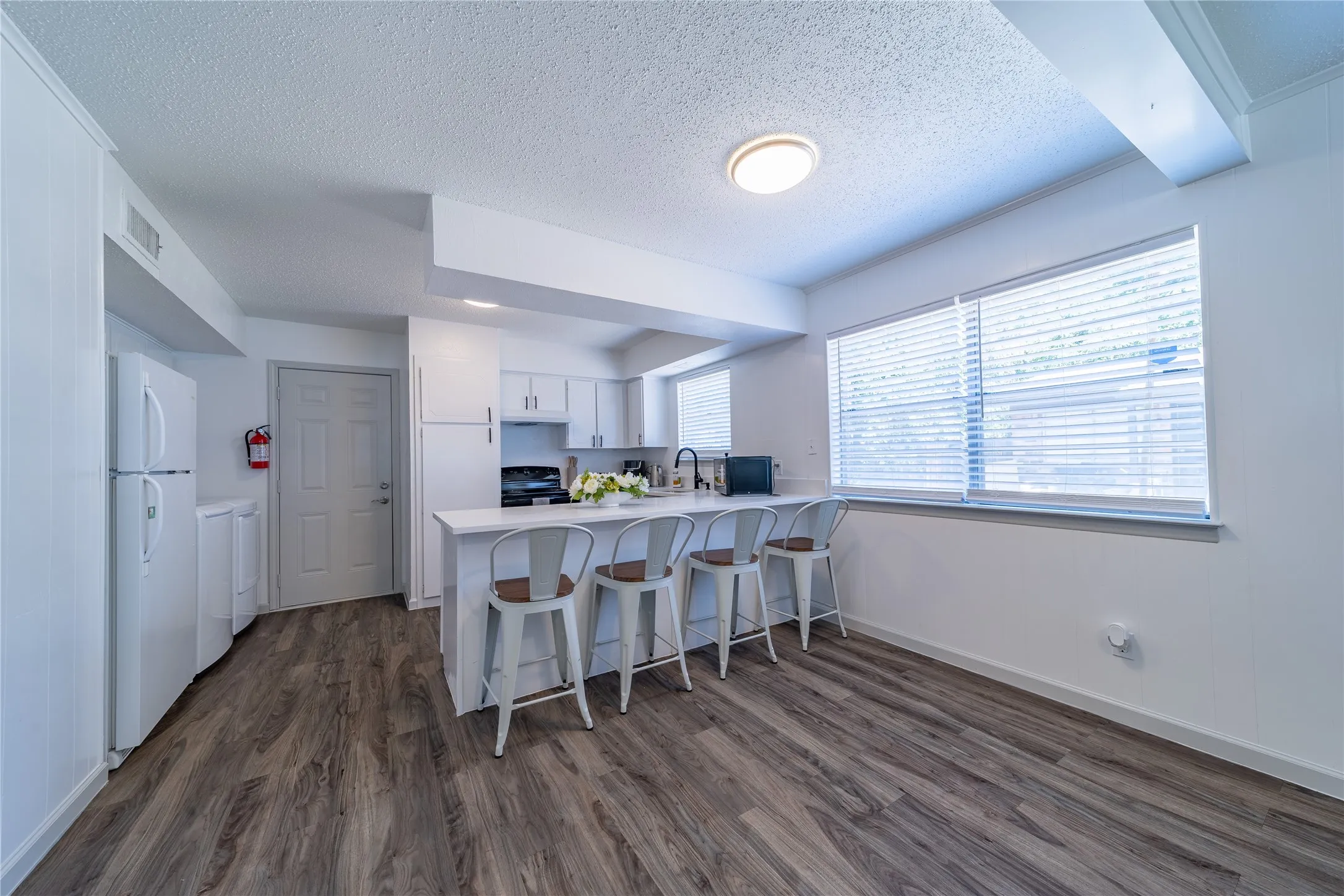 Duplex For Rent in Tarrant County , 414 Donnell Drive B, Arlington, Texas 76012, 2 Bedroom, 1 Bathroom, Garage spaces, 896 Sqft, built in 1972, mls#21373814, Real Estate Agent in Arlington, Homes For Rent in Tarrant county, Homes For Rent in Arlington, Realtor in Arlington Texas, Real Estate Brokerage Independent Realty Texas, Luminita Cordes Realtor