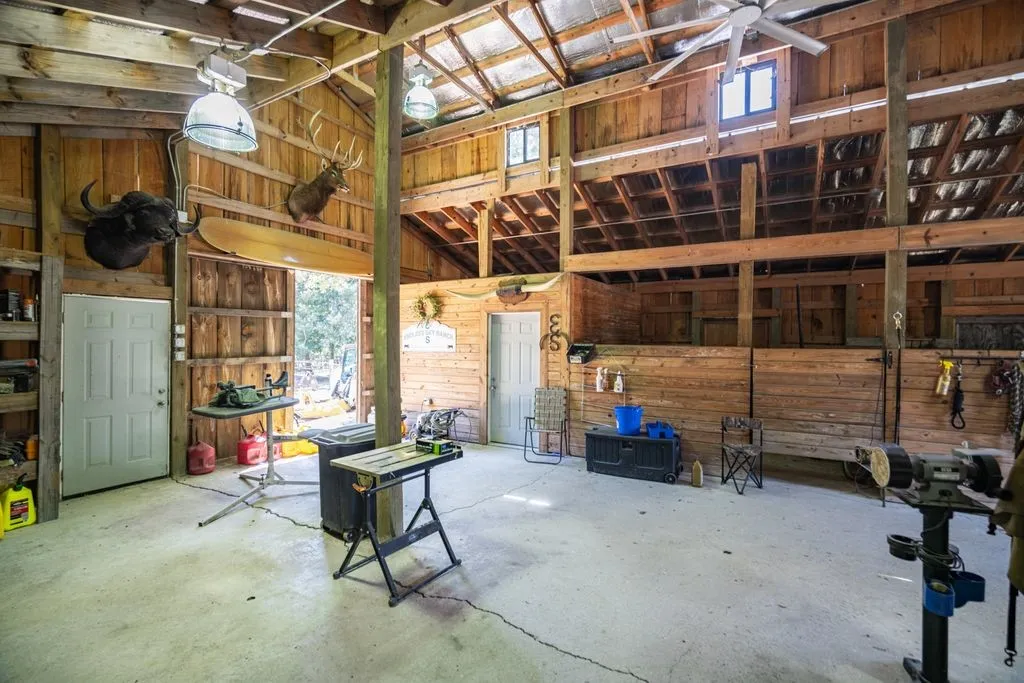 Farm For Sale in Hopkins County , 0 County Road 3573, Dike, Texas 75437, 4 Bedroom, 4 Bathroom, 2 Garage spaces, 5,100 Sqft, built in 2016, mls#21372355, Real Estate Agent in Dike, Homes For Sale in Hopkins county, Homes For Sale in Dike, Realtor in Dike Texas, Real Estate Brokerage Independent Realty Texas, Luminita Cordes Realtor
