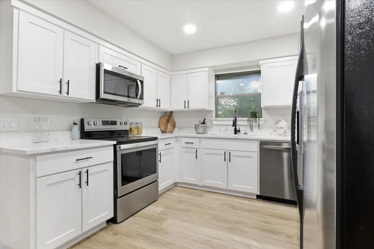 Single Family Residence For Sale in Denton County , 905 Timber Valley Circle, Flower Mound, Texas 75028, 3 Bedroom, 2 Bathroom, 2 Garage spaces, 1,672 Sqft, built in 1983, mls#21373874, Real Estate Agent in Flower Mound, Homes For Sale in Denton county, Homes For Sale in Flower Mound, Realtor in Flower Mound Texas, Real Estate Brokerage Independent Realty Texas, Luminita Cordes Realtor