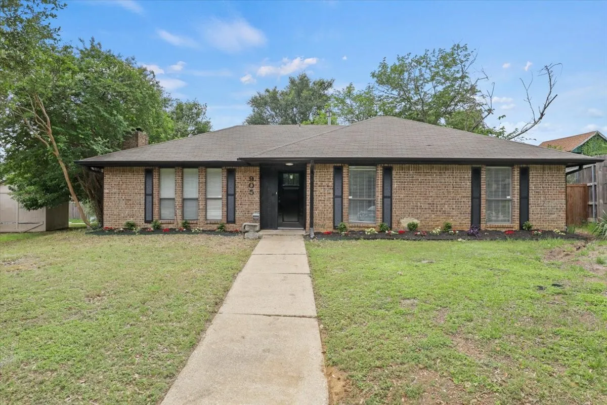 Single Family Residence For Sale in Denton County , 905 Timber Valley Circle, Flower Mound, Texas 75028, 3 Bedroom, 2 Bathroom, 2 Garage spaces, 1,672 Sqft, built in 1983, mls#21373874, Real Estate Agent in Flower Mound, Homes For Sale in Denton county, Homes For Sale in Flower Mound, Realtor in Flower Mound Texas, Real Estate Brokerage Independent Realty Texas, Luminita Cordes Realtor