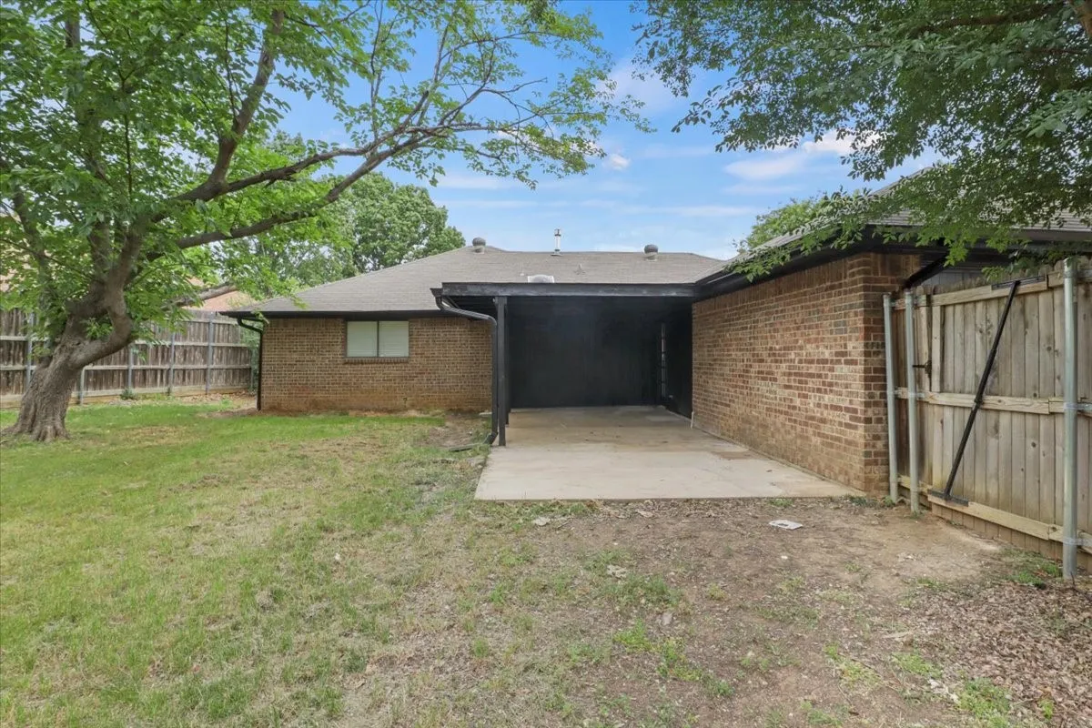 Single Family Residence For Sale in Denton County , 905 Timber Valley Circle, Flower Mound, Texas 75028, 3 Bedroom, 2 Bathroom, 2 Garage spaces, 1,672 Sqft, built in 1983, mls#21373874, Real Estate Agent in Flower Mound, Homes For Sale in Denton county, Homes For Sale in Flower Mound, Realtor in Flower Mound Texas, Real Estate Brokerage Independent Realty Texas, Luminita Cordes Realtor