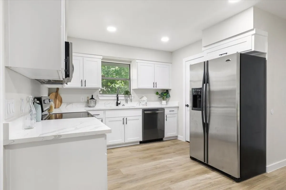Single Family Residence For Sale in Denton County , 905 Timber Valley Circle, Flower Mound, Texas 75028, 3 Bedroom, 2 Bathroom, 2 Garage spaces, 1,672 Sqft, built in 1983, mls#21373874, Real Estate Agent in Flower Mound, Homes For Sale in Denton county, Homes For Sale in Flower Mound, Realtor in Flower Mound Texas, Real Estate Brokerage Independent Realty Texas, Luminita Cordes Realtor