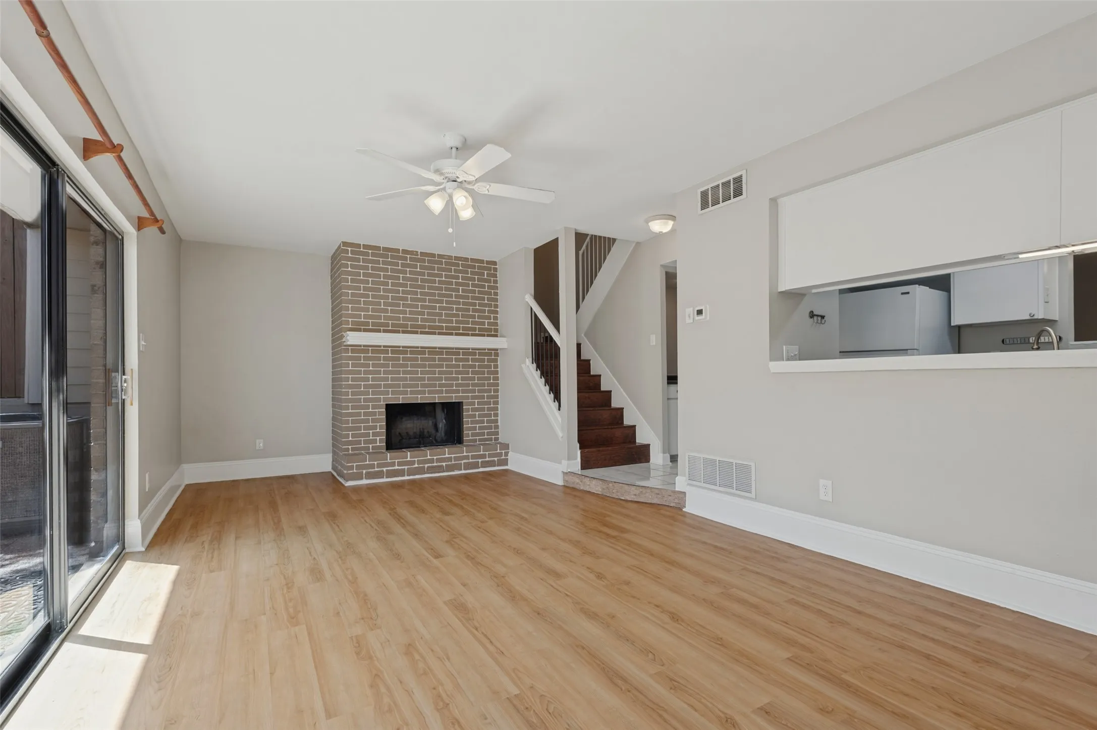Condominium For Sale in Tarrant County , 1991 Shorewood Drive, Grapevine, Texas 76051, 3 Bedroom, 3 Bathroom, 2 Garage spaces, 1,629 Sqft, built in 1973, mls#21373832, Real Estate Agent in Grapevine, Homes For Sale in Tarrant county, Homes For Sale in Grapevine, Realtor in Grapevine Texas, Real Estate Brokerage Independent Realty Texas, Luminita Cordes Realtor