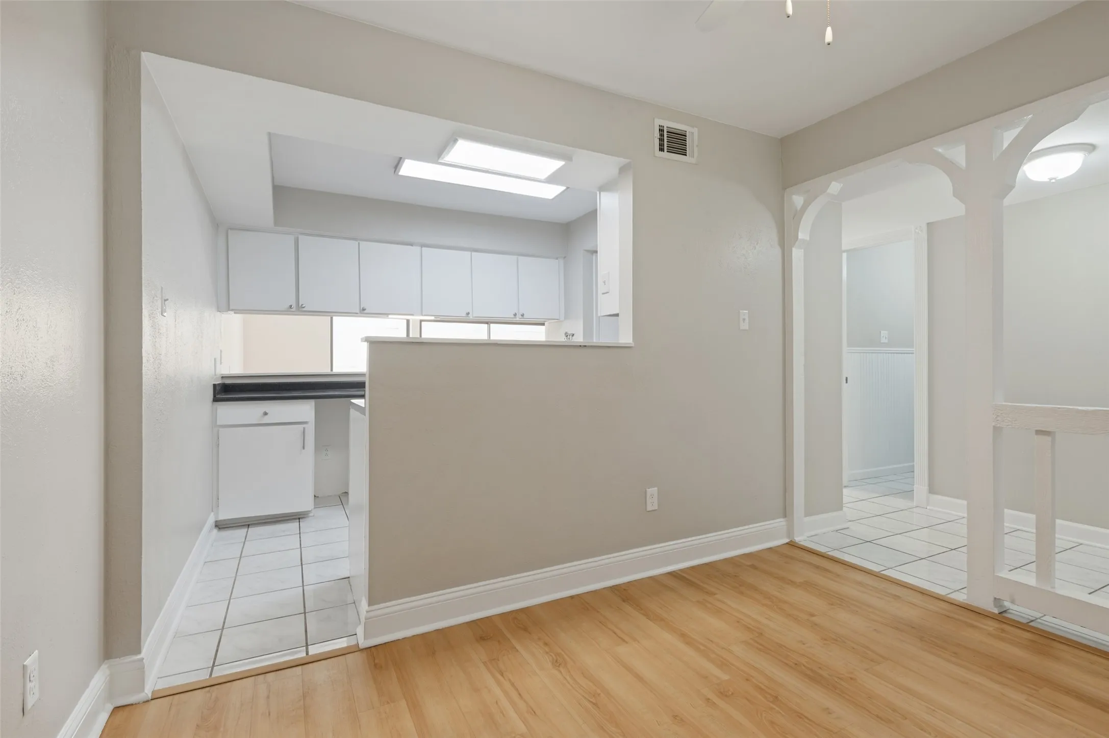 Condominium For Sale in Tarrant County , 1991 Shorewood Drive, Grapevine, Texas 76051, 3 Bedroom, 3 Bathroom, 2 Garage spaces, 1,629 Sqft, built in 1973, mls#21373832, Real Estate Agent in Grapevine, Homes For Sale in Tarrant county, Homes For Sale in Grapevine, Realtor in Grapevine Texas, Real Estate Brokerage Independent Realty Texas, Luminita Cordes Realtor
