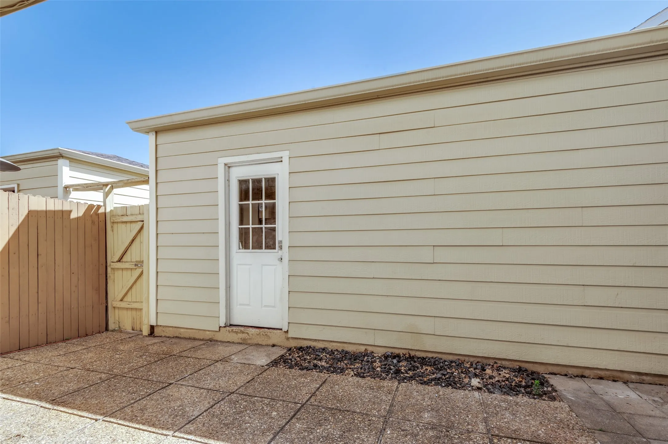Condominium For Sale in Tarrant County , 1991 Shorewood Drive, Grapevine, Texas 76051, 3 Bedroom, 3 Bathroom, 2 Garage spaces, 1,629 Sqft, built in 1973, mls#21373832, Real Estate Agent in Grapevine, Homes For Sale in Tarrant county, Homes For Sale in Grapevine, Realtor in Grapevine Texas, Real Estate Brokerage Independent Realty Texas, Luminita Cordes Realtor