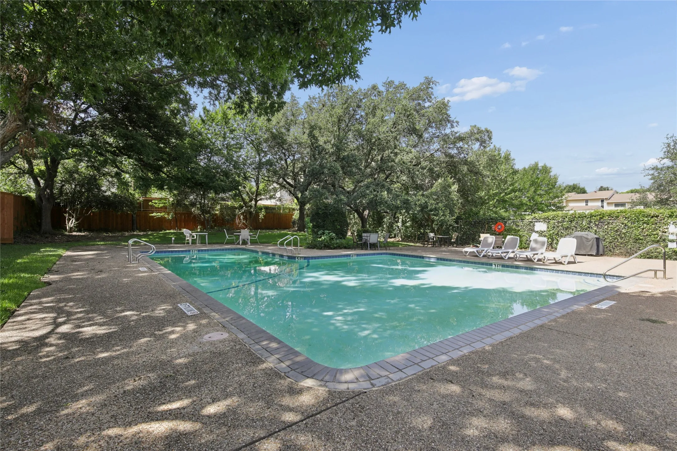 Condominium For Sale in Tarrant County , 1991 Shorewood Drive, Grapevine, Texas 76051, 3 Bedroom, 3 Bathroom, 2 Garage spaces, 1,629 Sqft, built in 1973, mls#21373832, Real Estate Agent in Grapevine, Homes For Sale in Tarrant county, Homes For Sale in Grapevine, Realtor in Grapevine Texas, Real Estate Brokerage Independent Realty Texas, Luminita Cordes Realtor