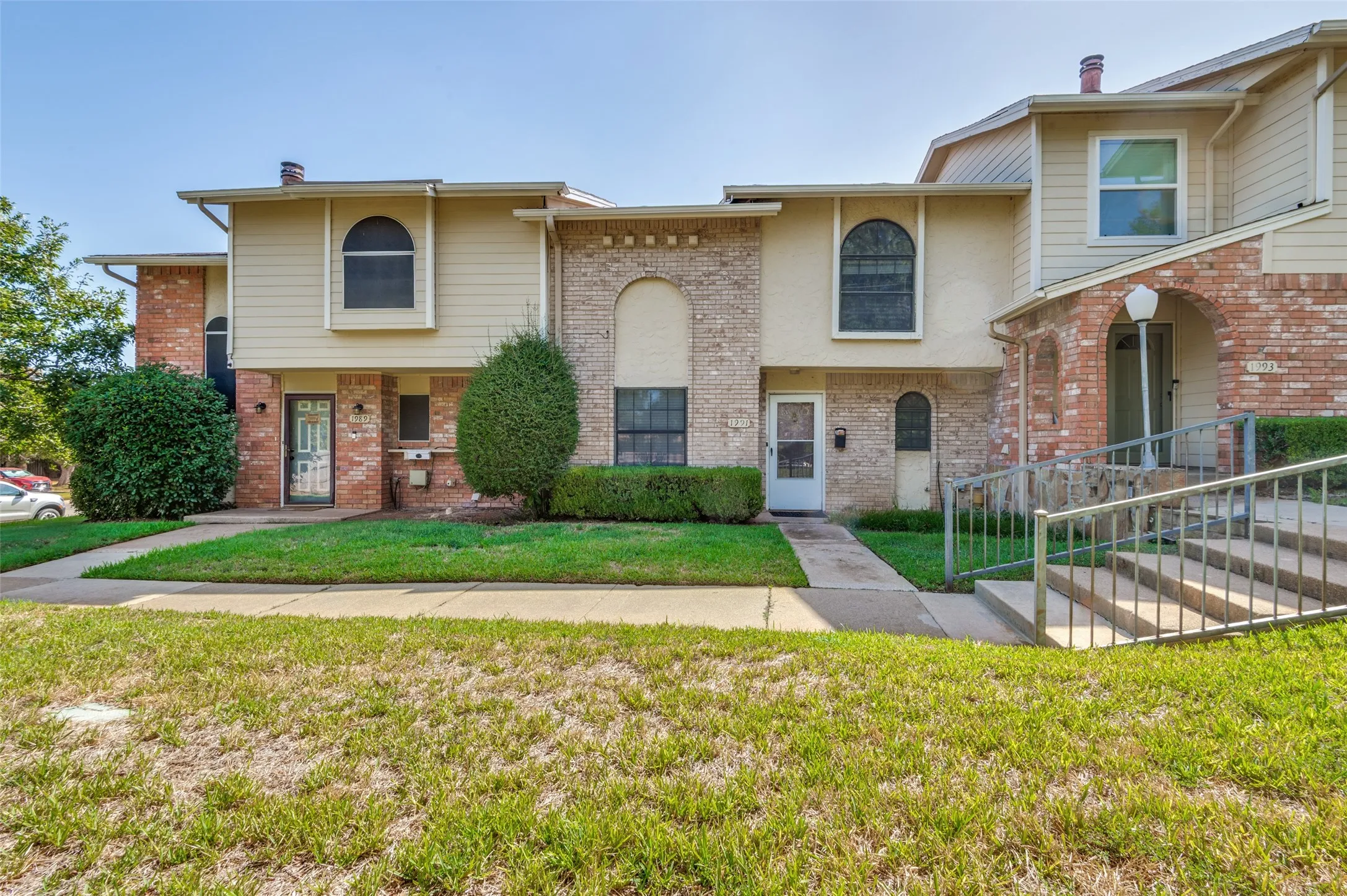 Condominium For Sale in Tarrant County , 1991 Shorewood Drive, Grapevine, Texas 76051, 3 Bedroom, 3 Bathroom, 2 Garage spaces, 1,629 Sqft, built in 1973, mls#21373832, Real Estate Agent in Grapevine, Homes For Sale in Tarrant county, Homes For Sale in Grapevine, Realtor in Grapevine Texas, Real Estate Brokerage Independent Realty Texas, Luminita Cordes Realtor