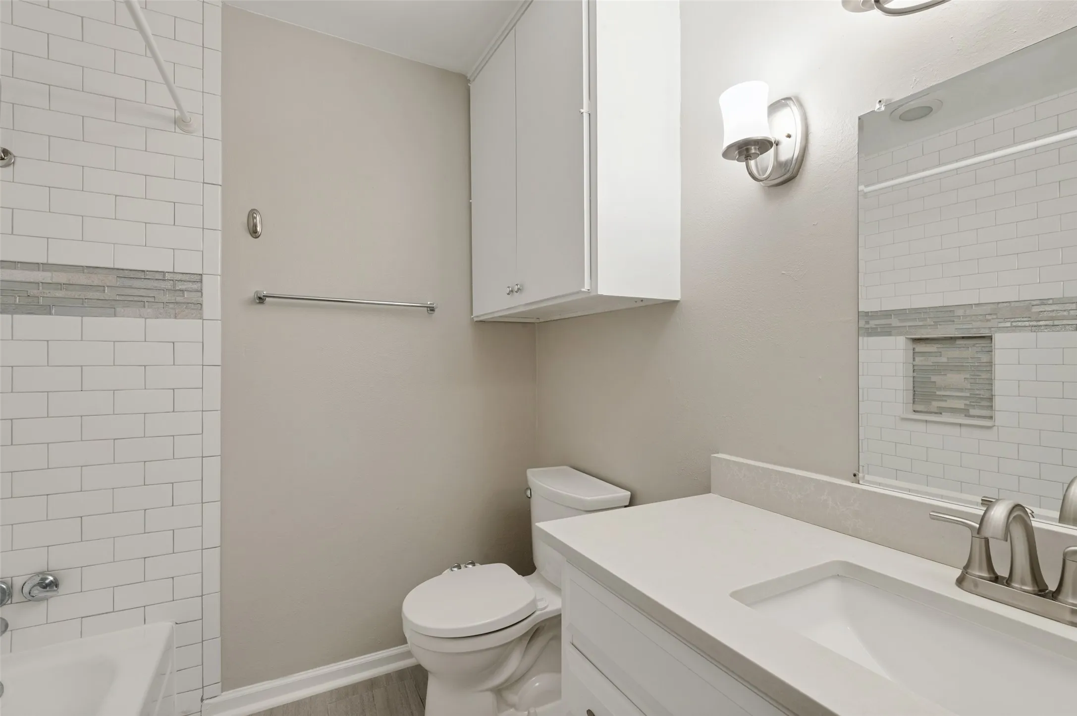 Condominium For Sale in Tarrant County , 1991 Shorewood Drive, Grapevine, Texas 76051, 3 Bedroom, 3 Bathroom, 2 Garage spaces, 1,629 Sqft, built in 1973, mls#21373832, Real Estate Agent in Grapevine, Homes For Sale in Tarrant county, Homes For Sale in Grapevine, Realtor in Grapevine Texas, Real Estate Brokerage Independent Realty Texas, Luminita Cordes Realtor