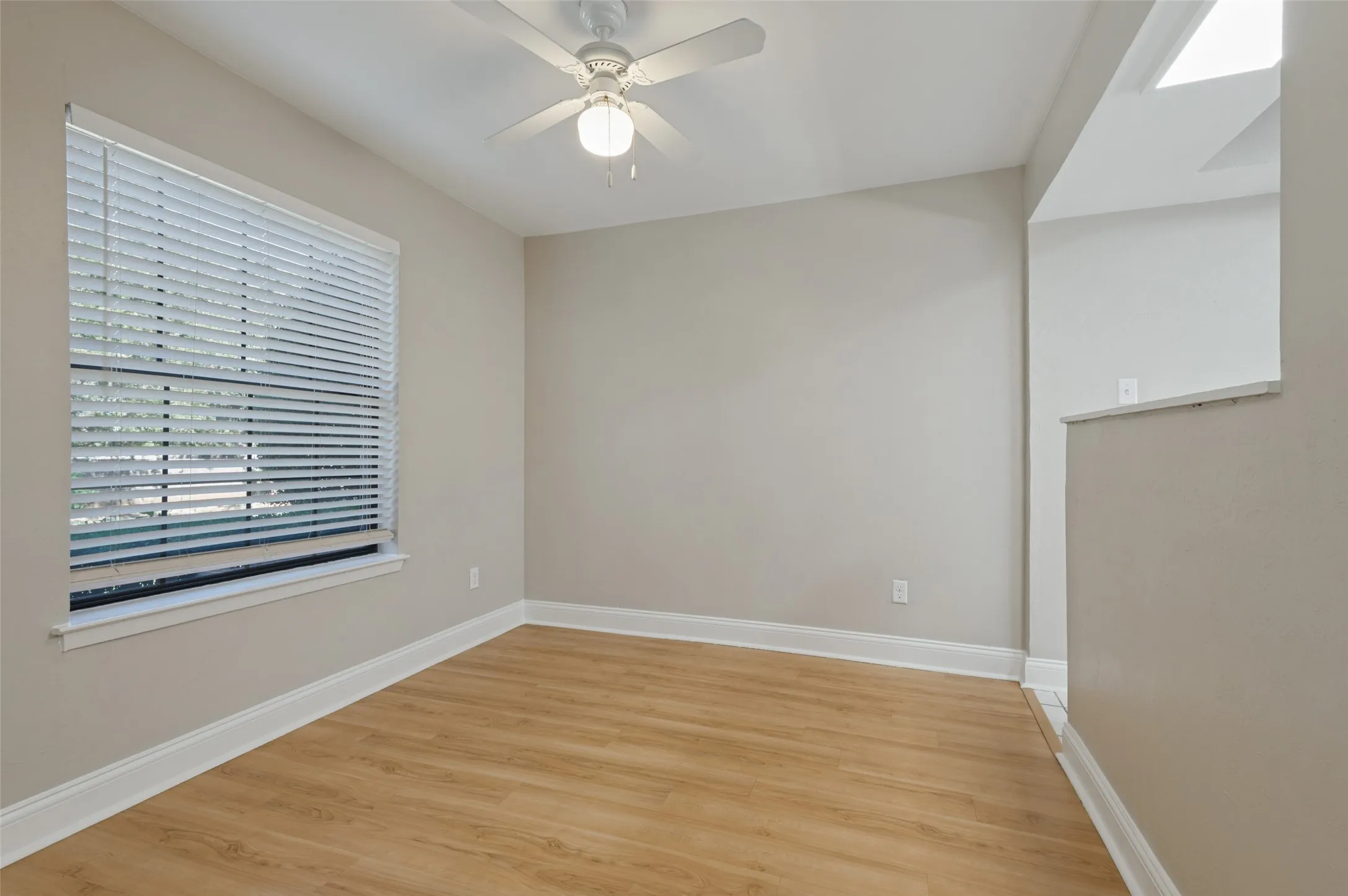 Condominium For Sale in Tarrant County , 1991 Shorewood Drive, Grapevine, Texas 76051, 3 Bedroom, 3 Bathroom, 2 Garage spaces, 1,629 Sqft, built in 1973, mls#21373832, Real Estate Agent in Grapevine, Homes For Sale in Tarrant county, Homes For Sale in Grapevine, Realtor in Grapevine Texas, Real Estate Brokerage Independent Realty Texas, Luminita Cordes Realtor
