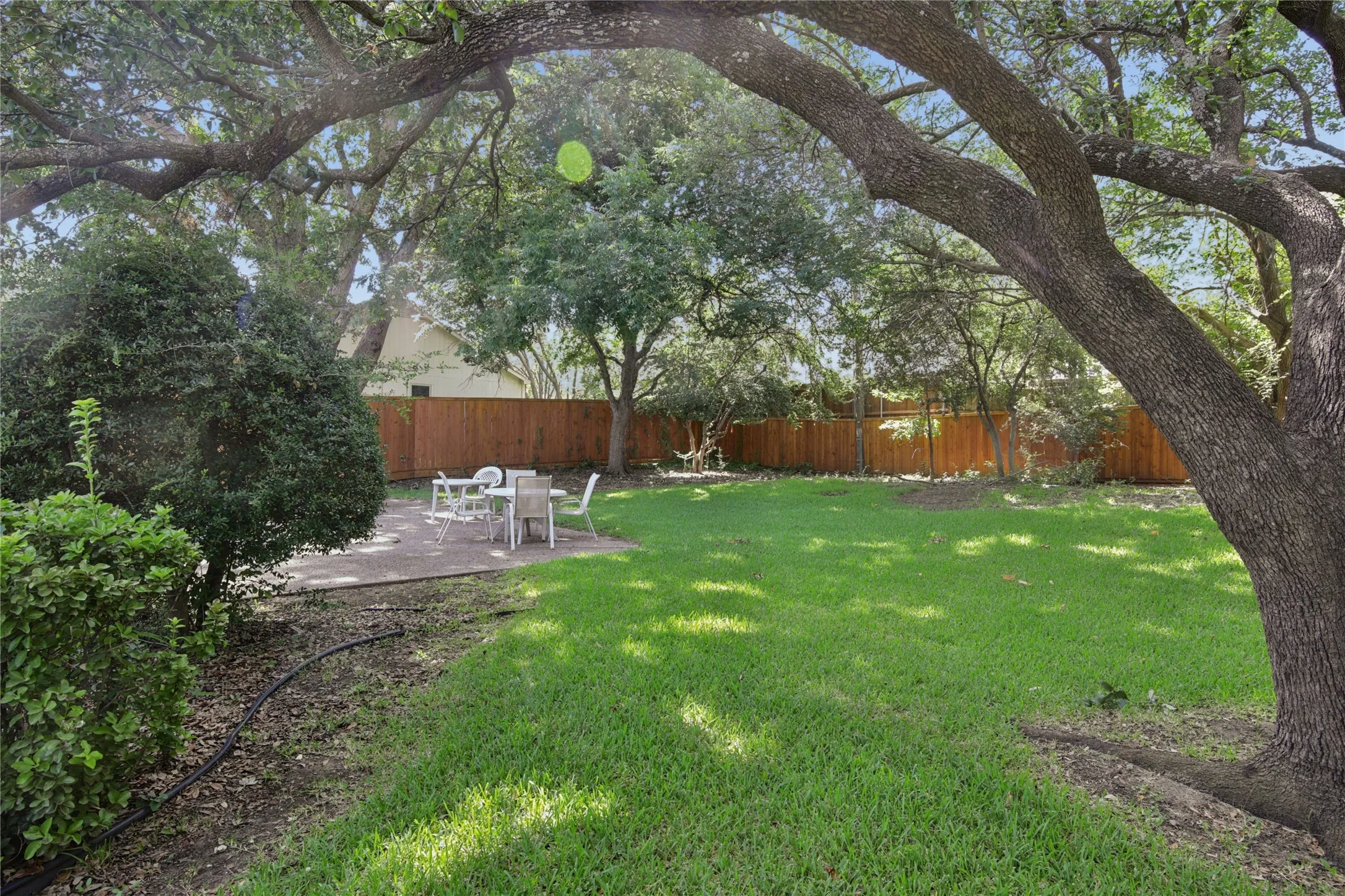 Condominium For Sale in Tarrant County , 1991 Shorewood Drive, Grapevine, Texas 76051, 3 Bedroom, 3 Bathroom, 2 Garage spaces, 1,629 Sqft, built in 1973, mls#21373832, Real Estate Agent in Grapevine, Homes For Sale in Tarrant county, Homes For Sale in Grapevine, Realtor in Grapevine Texas, Real Estate Brokerage Independent Realty Texas, Luminita Cordes Realtor
