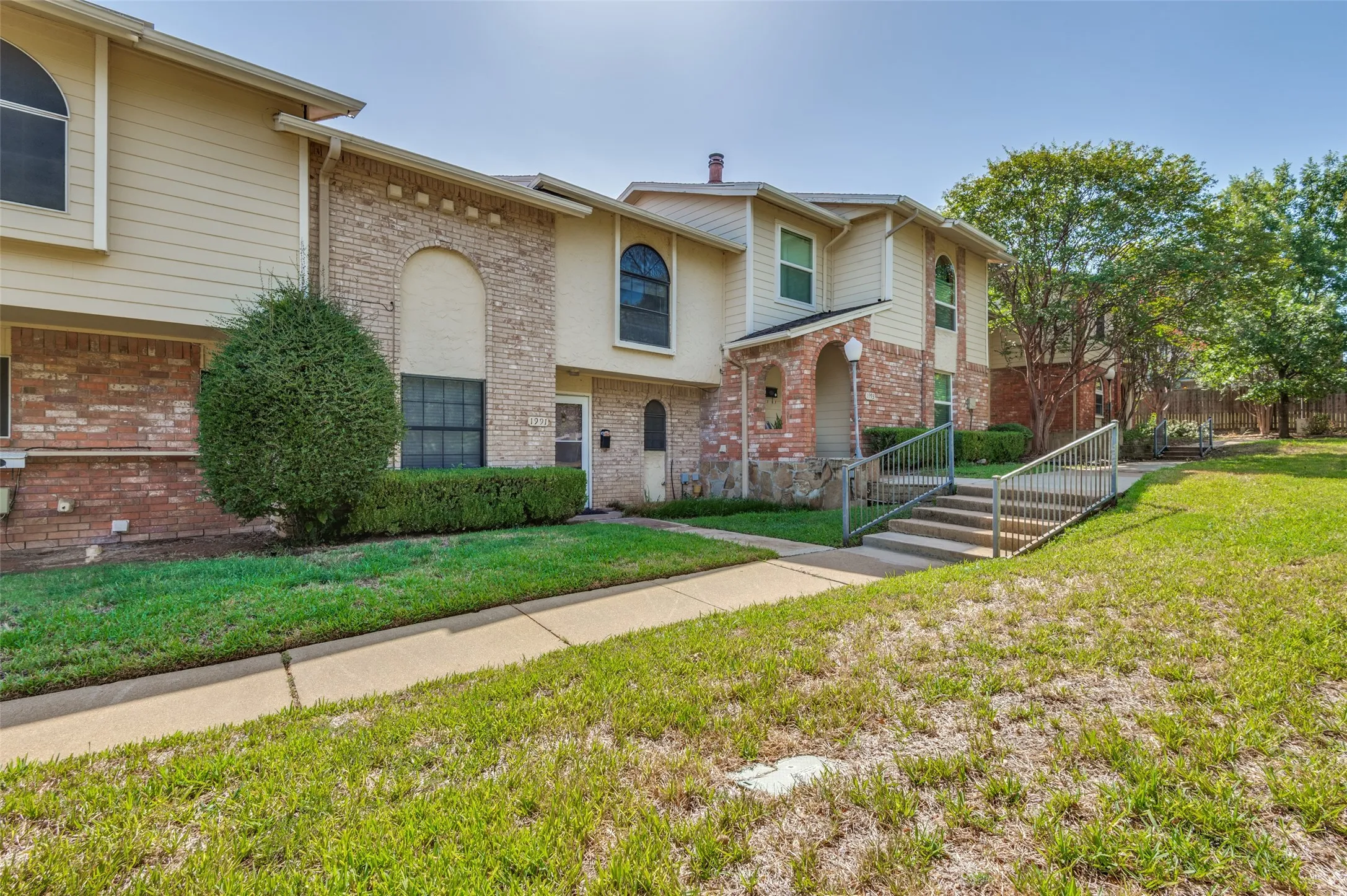 Condominium For Sale in Tarrant County , 1991 Shorewood Drive, Grapevine, Texas 76051, 3 Bedroom, 3 Bathroom, 2 Garage spaces, 1,629 Sqft, built in 1973, mls#21373832, Real Estate Agent in Grapevine, Homes For Sale in Tarrant county, Homes For Sale in Grapevine, Realtor in Grapevine Texas, Real Estate Brokerage Independent Realty Texas, Luminita Cordes Realtor