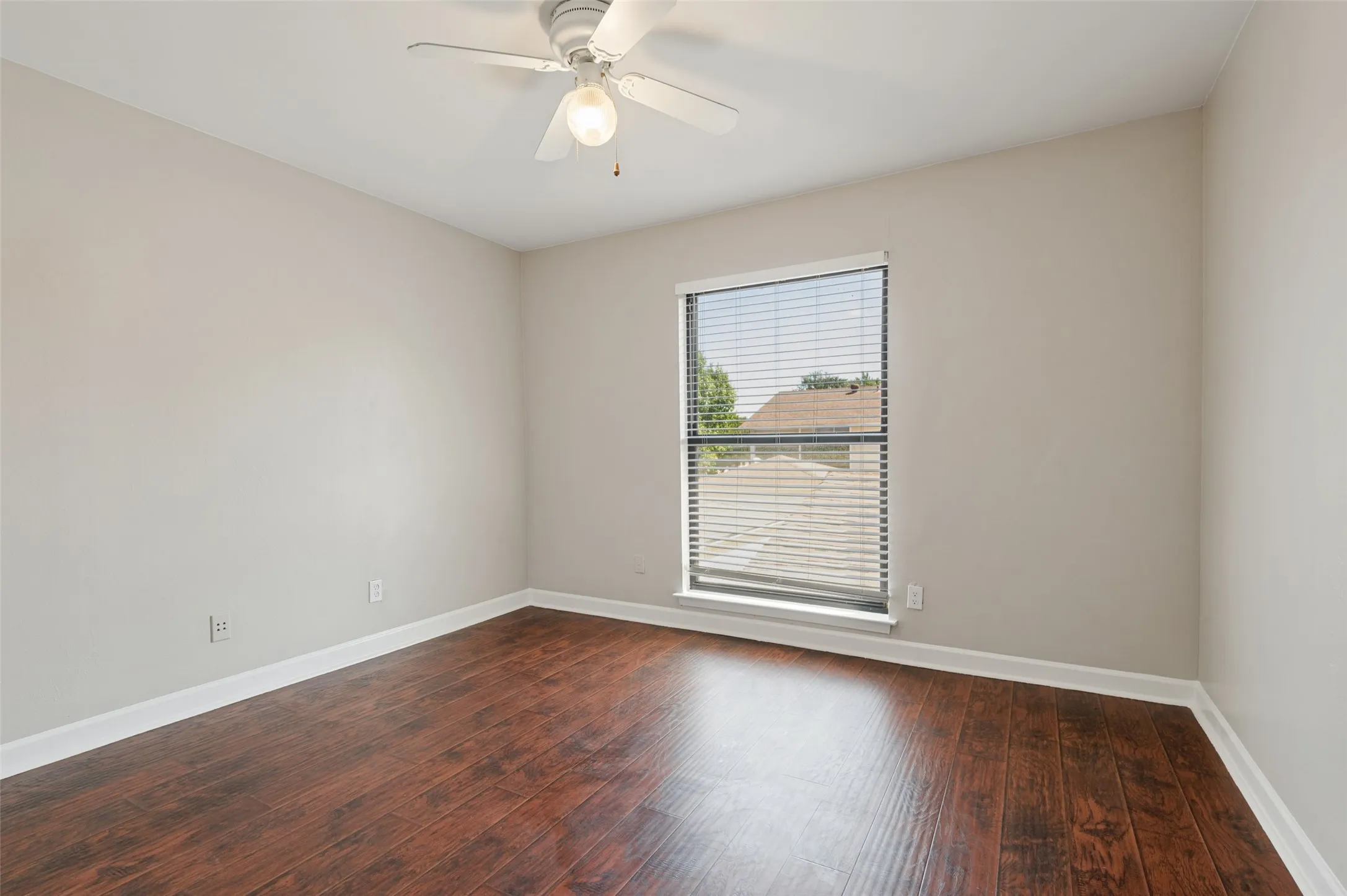 Condominium For Sale in Tarrant County , 1991 Shorewood Drive, Grapevine, Texas 76051, 3 Bedroom, 3 Bathroom, 2 Garage spaces, 1,629 Sqft, built in 1973, mls#21373832, Real Estate Agent in Grapevine, Homes For Sale in Tarrant county, Homes For Sale in Grapevine, Realtor in Grapevine Texas, Real Estate Brokerage Independent Realty Texas, Luminita Cordes Realtor