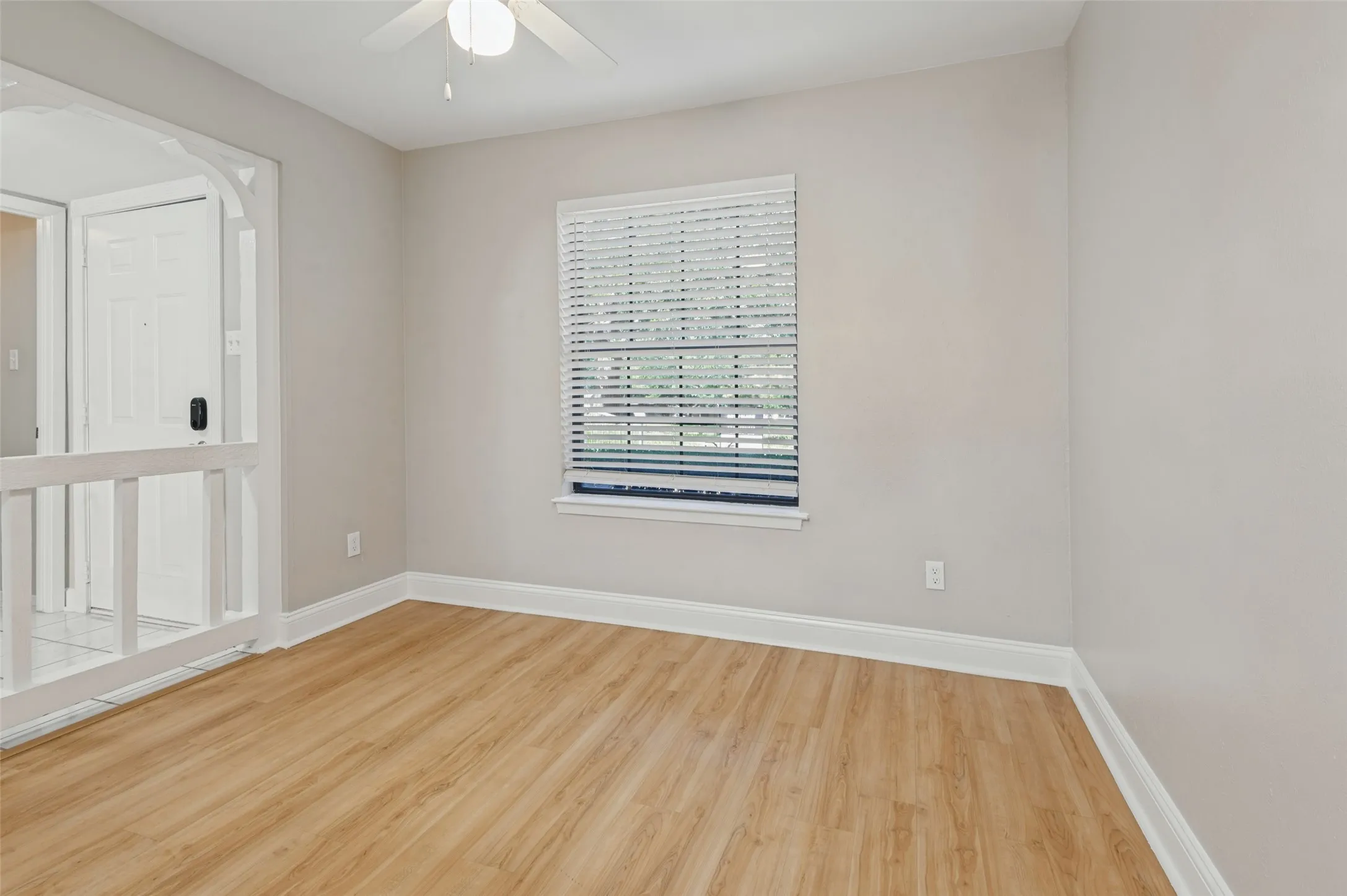 Condominium For Sale in Tarrant County , 1991 Shorewood Drive, Grapevine, Texas 76051, 3 Bedroom, 3 Bathroom, 2 Garage spaces, 1,629 Sqft, built in 1973, mls#21373832, Real Estate Agent in Grapevine, Homes For Sale in Tarrant county, Homes For Sale in Grapevine, Realtor in Grapevine Texas, Real Estate Brokerage Independent Realty Texas, Luminita Cordes Realtor
