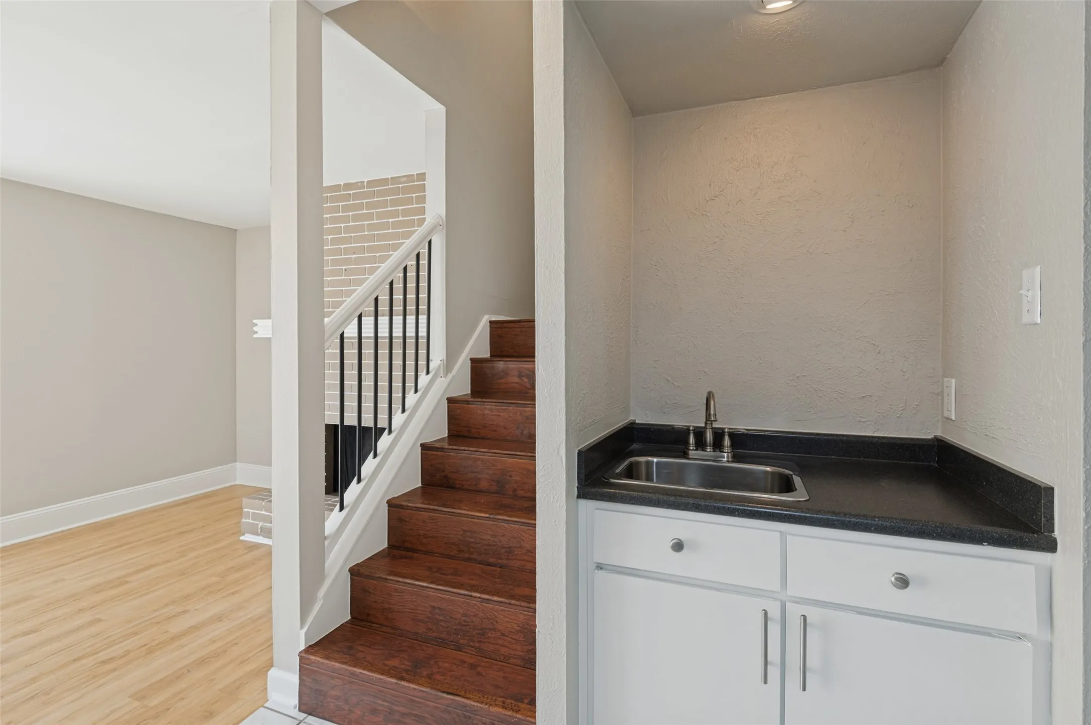 Condominium For Sale in Tarrant County , 1991 Shorewood Drive, Grapevine, Texas 76051, 3 Bedroom, 3 Bathroom, 2 Garage spaces, 1,629 Sqft, built in 1973, mls#21373832, Real Estate Agent in Grapevine, Homes For Sale in Tarrant county, Homes For Sale in Grapevine, Realtor in Grapevine Texas, Real Estate Brokerage Independent Realty Texas, Luminita Cordes Realtor