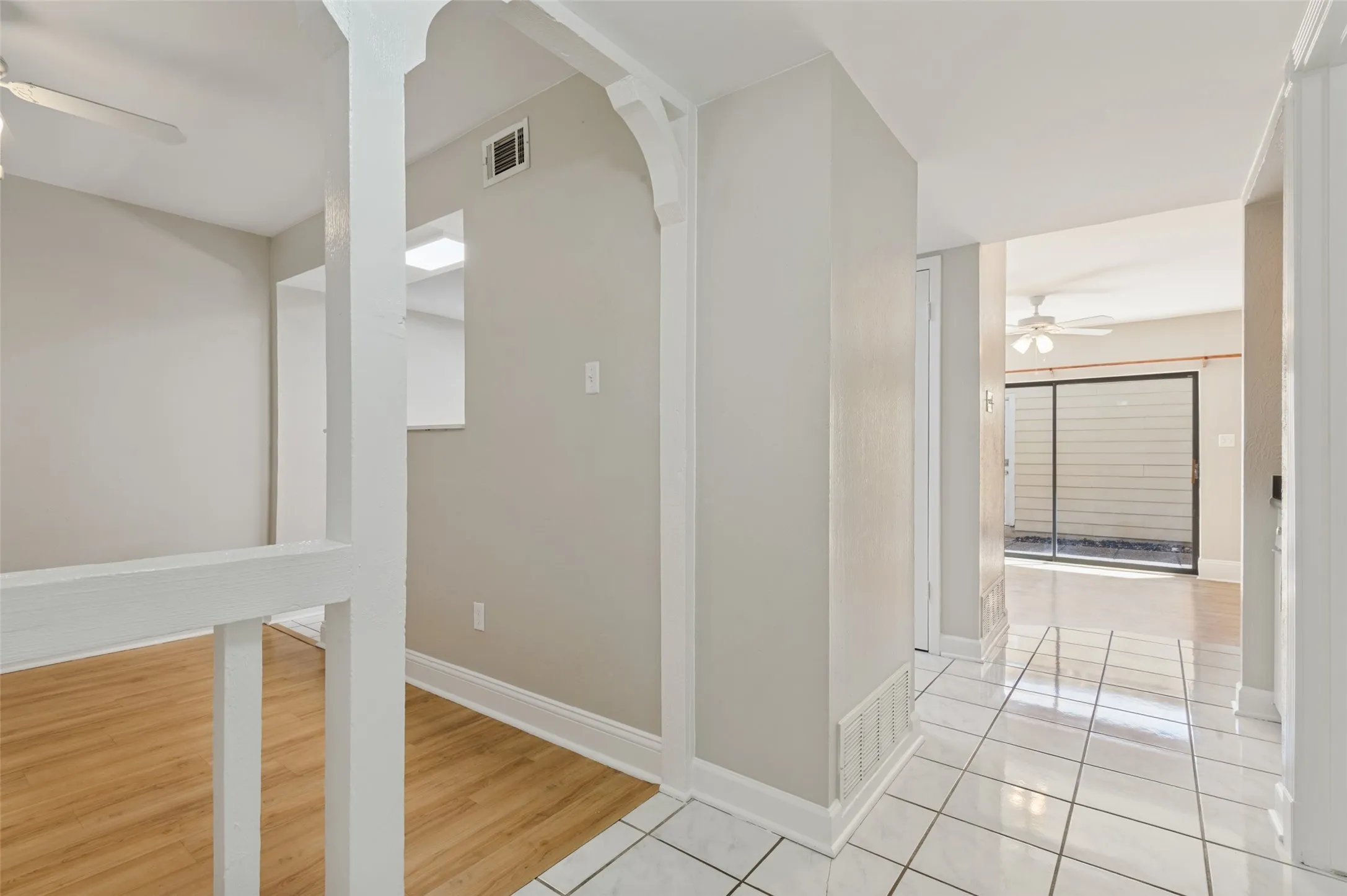 Condominium For Sale in Tarrant County , 1991 Shorewood Drive, Grapevine, Texas 76051, 3 Bedroom, 3 Bathroom, 2 Garage spaces, 1,629 Sqft, built in 1973, mls#21373832, Real Estate Agent in Grapevine, Homes For Sale in Tarrant county, Homes For Sale in Grapevine, Realtor in Grapevine Texas, Real Estate Brokerage Independent Realty Texas, Luminita Cordes Realtor