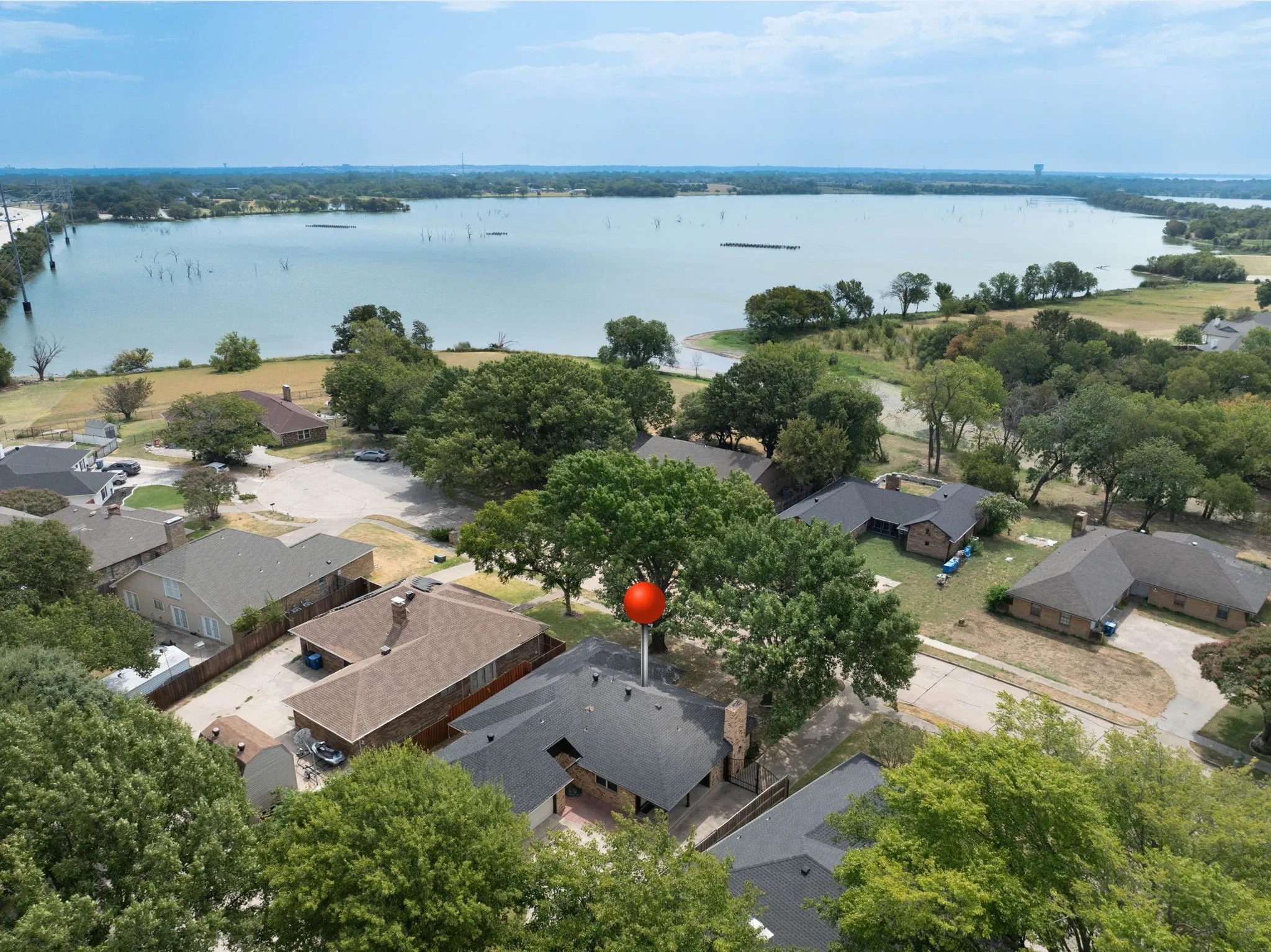 Single Family Residence For Sale in Dallas County , 5505 Edgewater Circle, Rowlett, Texas 75088, 4 Bedroom, 2 Bathroom, 2 Garage spaces, 1,802 Sqft, built in 1979, mls#21370500, Real Estate Agent in Rowlett, Homes For Sale in Dallas county, Homes For Sale in Rowlett, Realtor in Rowlett Texas, Real Estate Brokerage Independent Realty Texas, Luminita Cordes Realtor