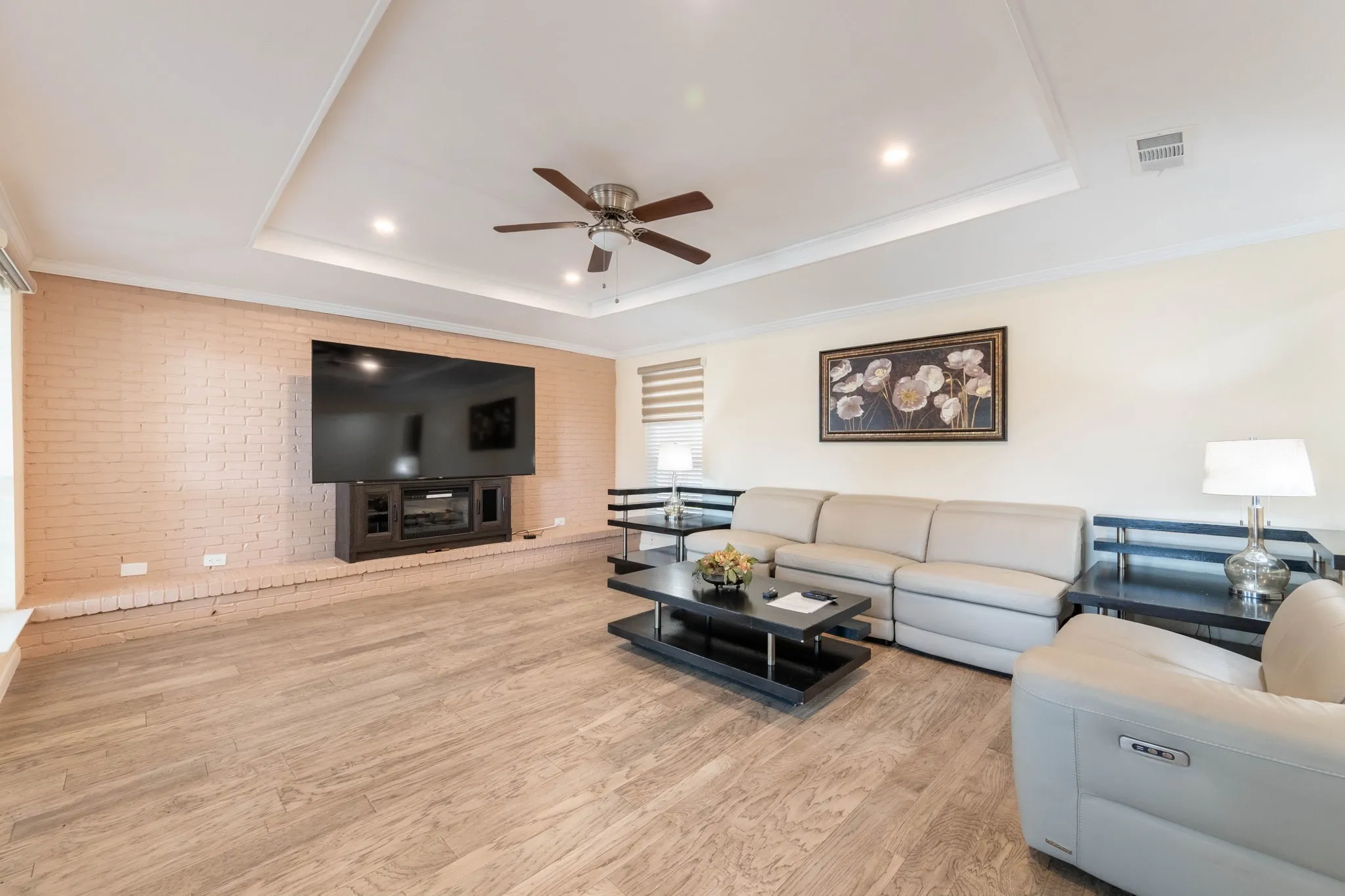 Single Family Residence For Sale in Dallas County , 5505 Edgewater Circle, Rowlett, Texas 75088, 4 Bedroom, 2 Bathroom, 2 Garage spaces, 1,802 Sqft, built in 1979, mls#21370500, Real Estate Agent in Rowlett, Homes For Sale in Dallas county, Homes For Sale in Rowlett, Realtor in Rowlett Texas, Real Estate Brokerage Independent Realty Texas, Luminita Cordes Realtor
