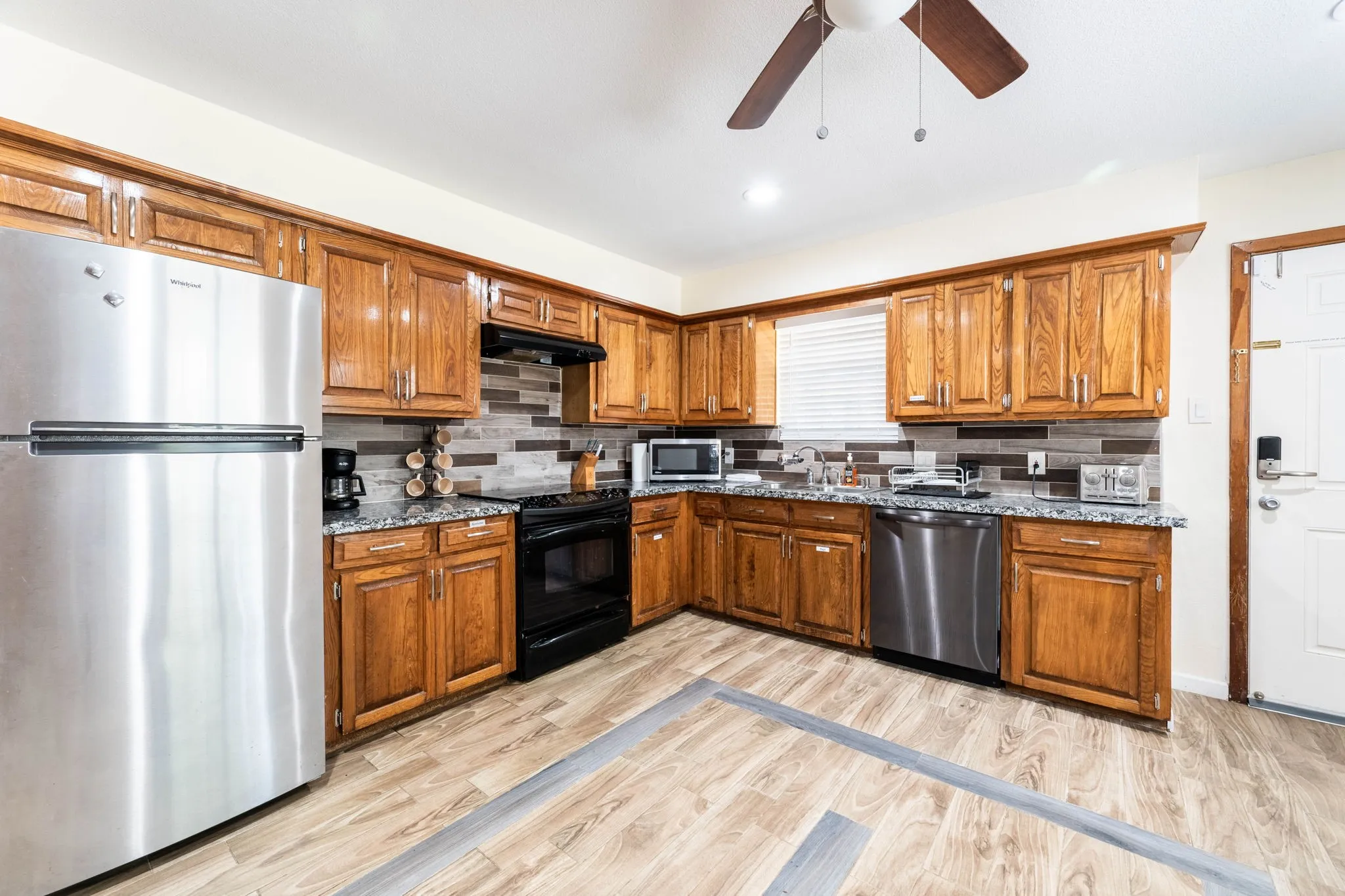 Single Family Residence For Sale in Dallas County , 5505 Edgewater Circle, Rowlett, Texas 75088, 4 Bedroom, 2 Bathroom, 2 Garage spaces, 1,802 Sqft, built in 1979, mls#21370500, Real Estate Agent in Rowlett, Homes For Sale in Dallas county, Homes For Sale in Rowlett, Realtor in Rowlett Texas, Real Estate Brokerage Independent Realty Texas, Luminita Cordes Realtor