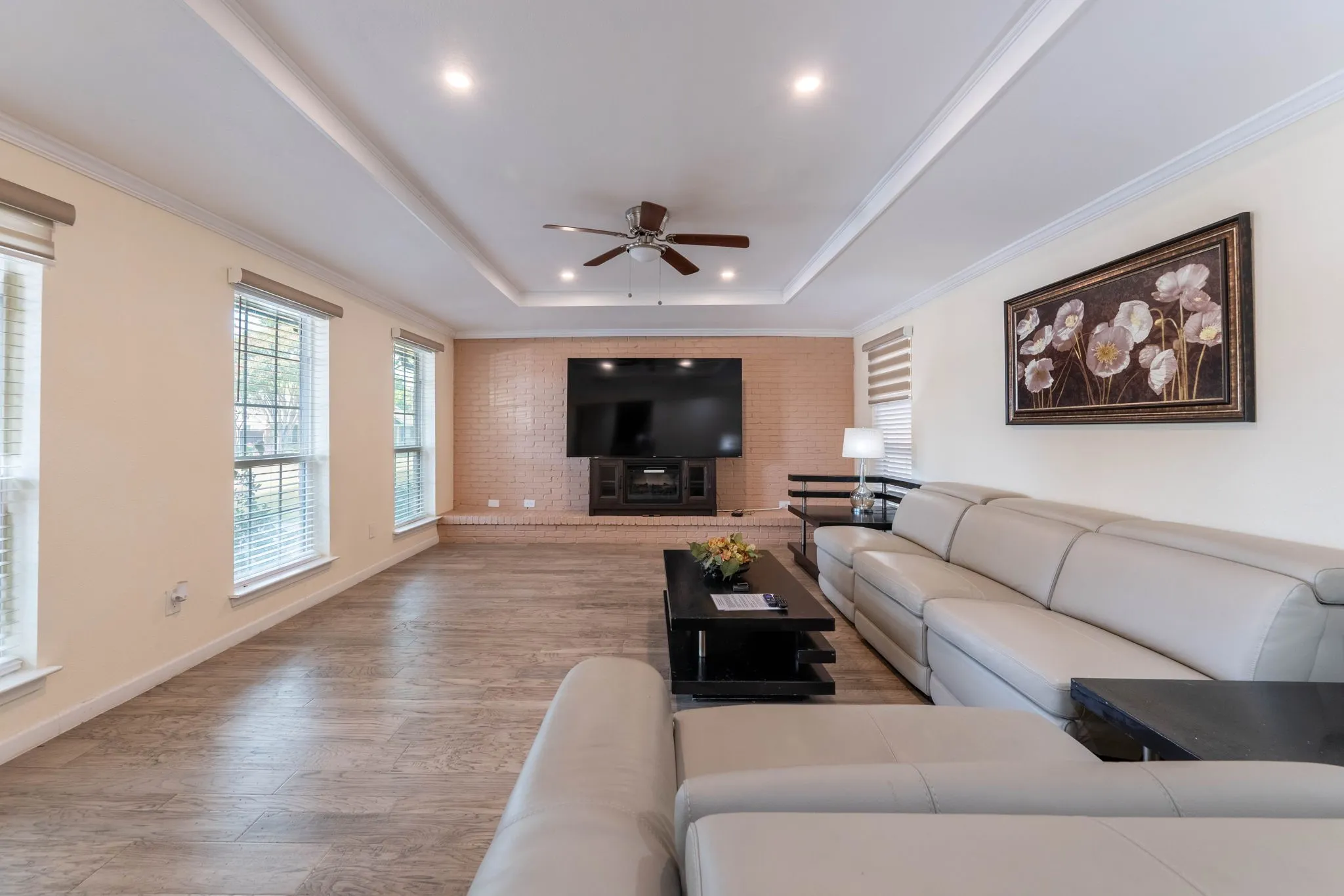 Single Family Residence For Sale in Dallas County , 5505 Edgewater Circle, Rowlett, Texas 75088, 4 Bedroom, 2 Bathroom, 2 Garage spaces, 1,802 Sqft, built in 1979, mls#21370500, Real Estate Agent in Rowlett, Homes For Sale in Dallas county, Homes For Sale in Rowlett, Realtor in Rowlett Texas, Real Estate Brokerage Independent Realty Texas, Luminita Cordes Realtor