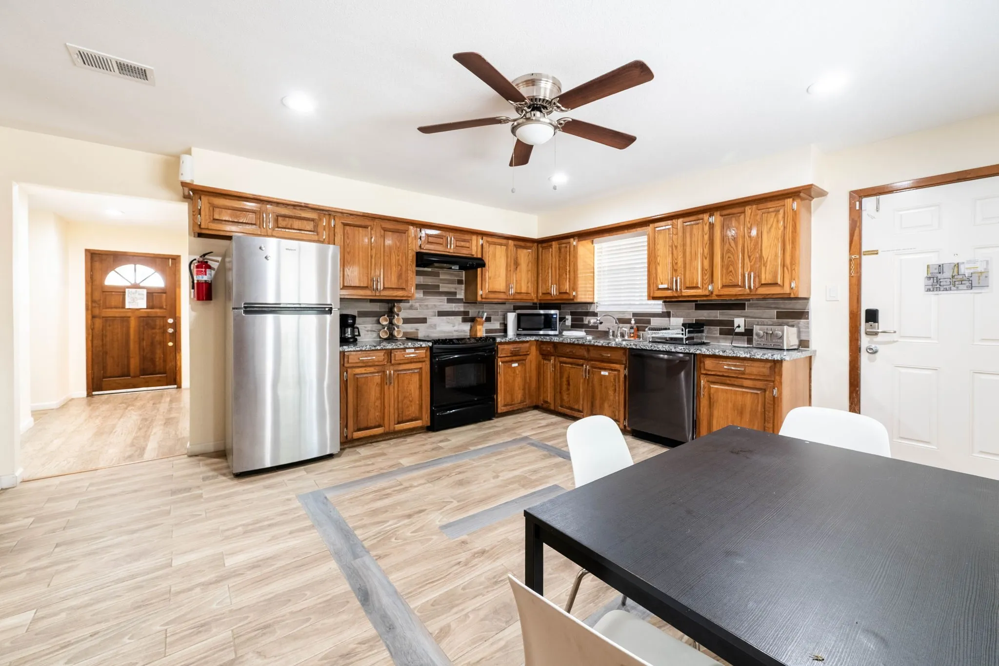 Single Family Residence For Sale in Dallas County , 5505 Edgewater Circle, Rowlett, Texas 75088, 4 Bedroom, 2 Bathroom, 2 Garage spaces, 1,802 Sqft, built in 1979, mls#21370500, Real Estate Agent in Rowlett, Homes For Sale in Dallas county, Homes For Sale in Rowlett, Realtor in Rowlett Texas, Real Estate Brokerage Independent Realty Texas, Luminita Cordes Realtor