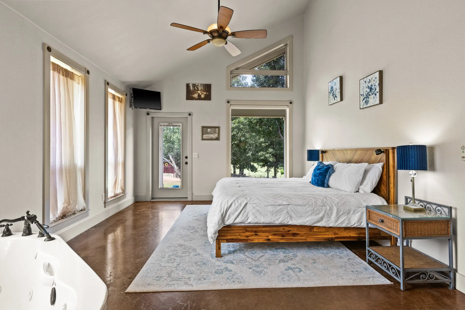 Single Family Residence For Sale in Morris County , 140 County Road 2242, Daingerfield, Texas 75638, 4 Bedroom, 4 Bathroom, 4 Garage spaces, 2,258 Sqft, built in 2006, mls#21373548, Real Estate Agent in Daingerfield, Homes For Sale in Morris county, Homes For Sale in Daingerfield, Realtor in Daingerfield Texas, Real Estate Brokerage Independent Realty Texas, Luminita Cordes Realtor